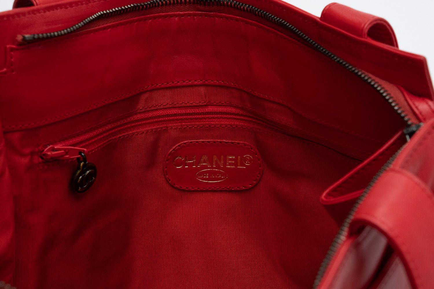 Chanel Vintage Lambskin Tote Bag Rouge en vente 2