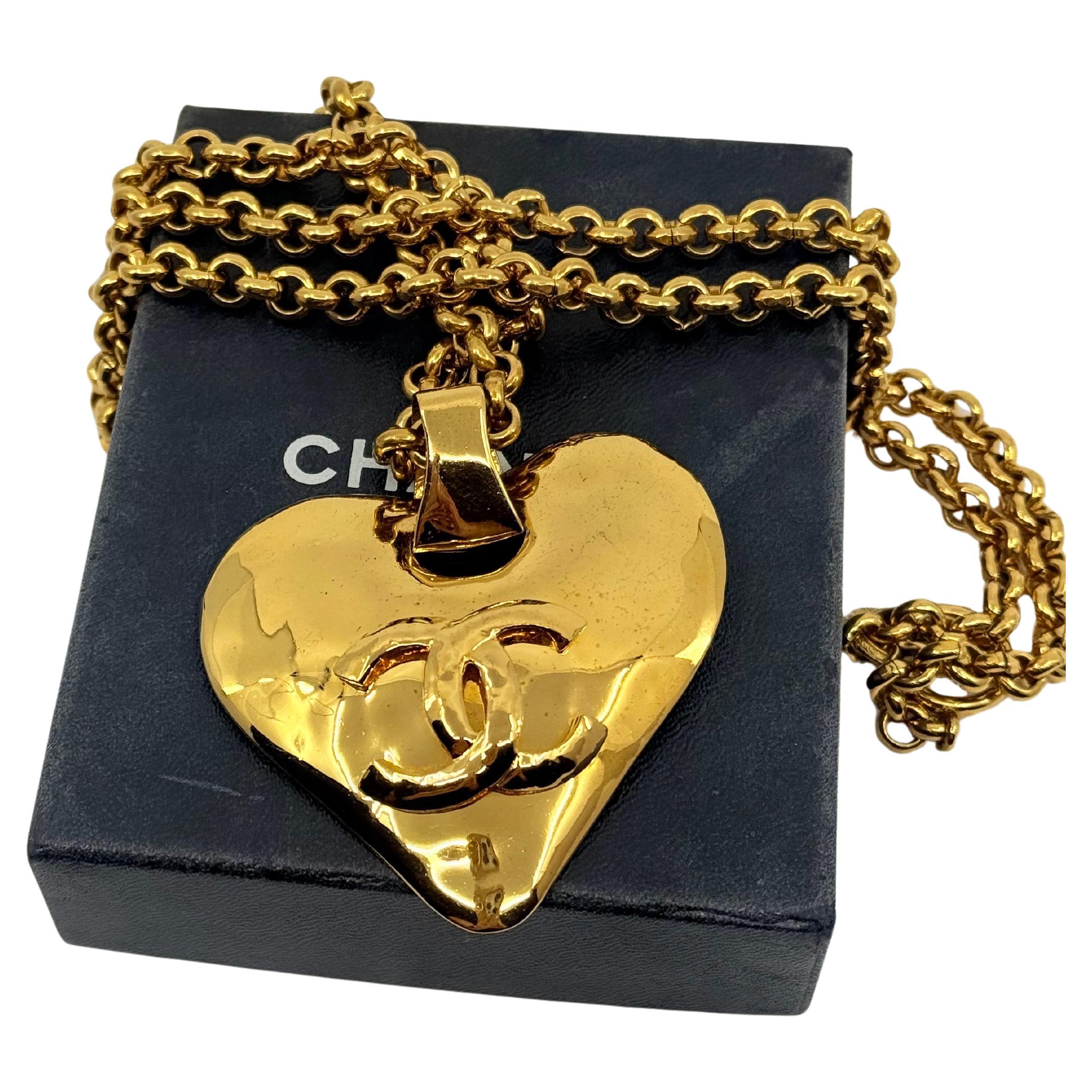 Chanel Vintage Collar Colgante Cadena Corazón CC Oro Grande