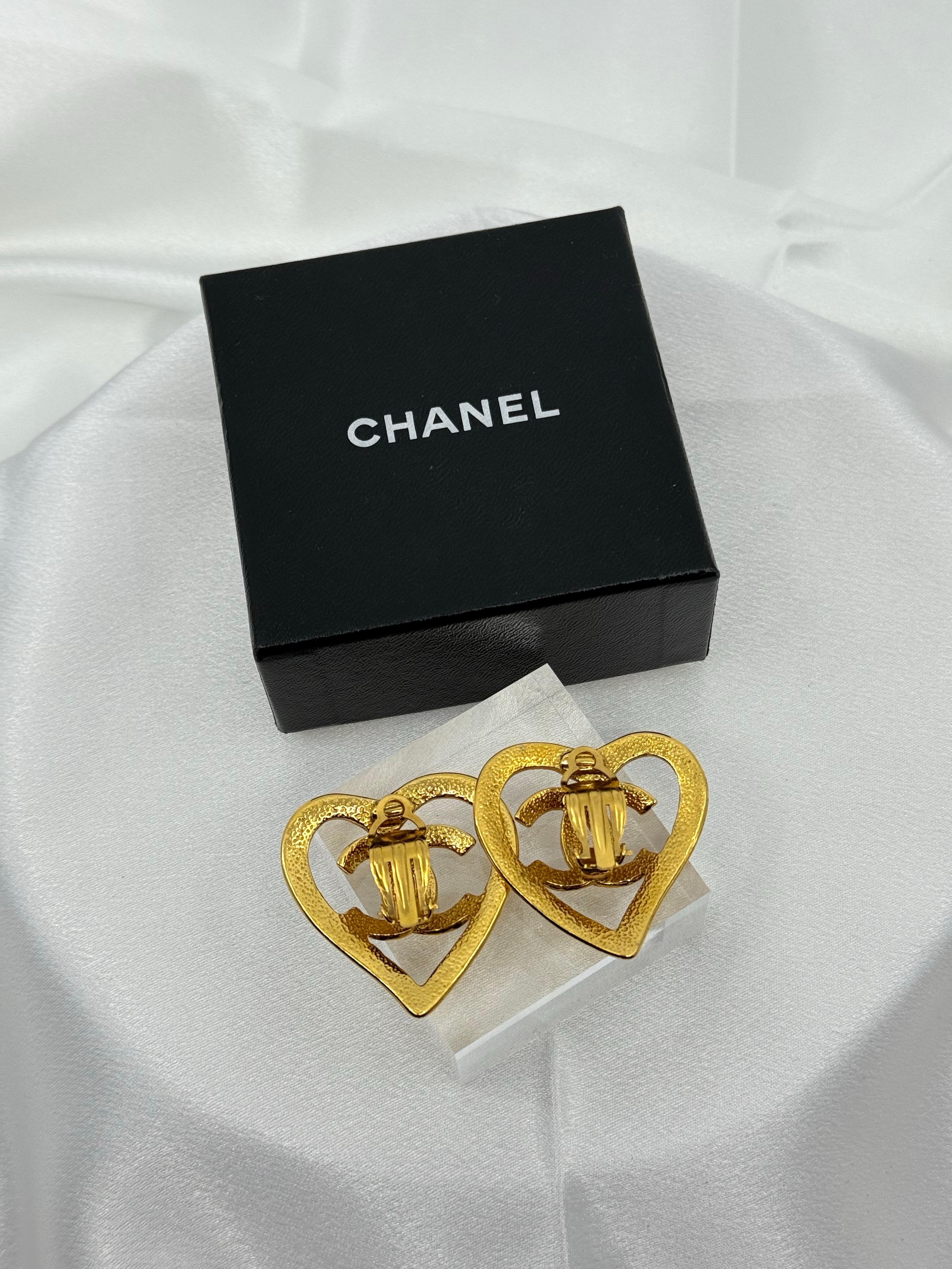 Women's or Men's CHANEL Vintage Large Gold CC Heart-Shaped Clip On Statement Earrings For Sale