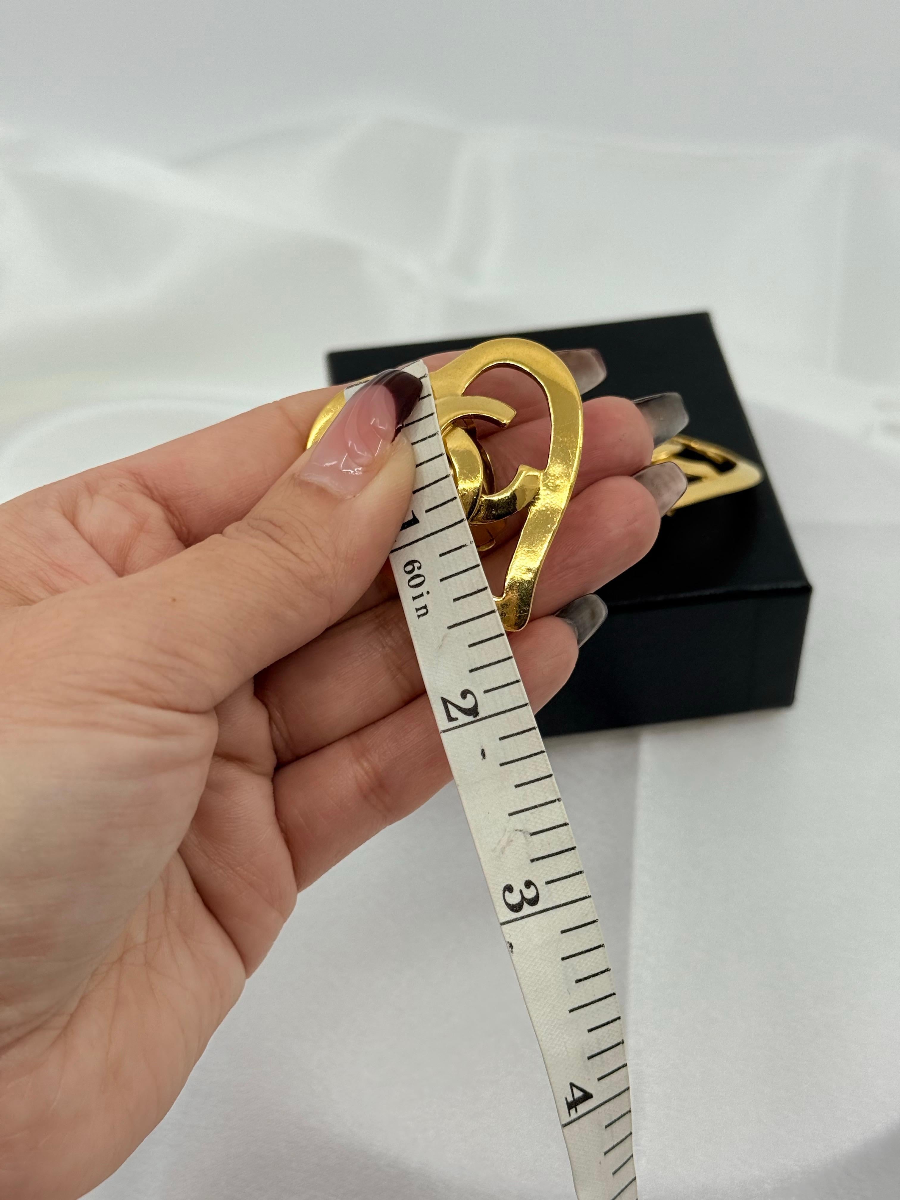 CHANEL Vintage Large Gold CC Heart-Shaped Clip On Statement Earrings For Sale 3