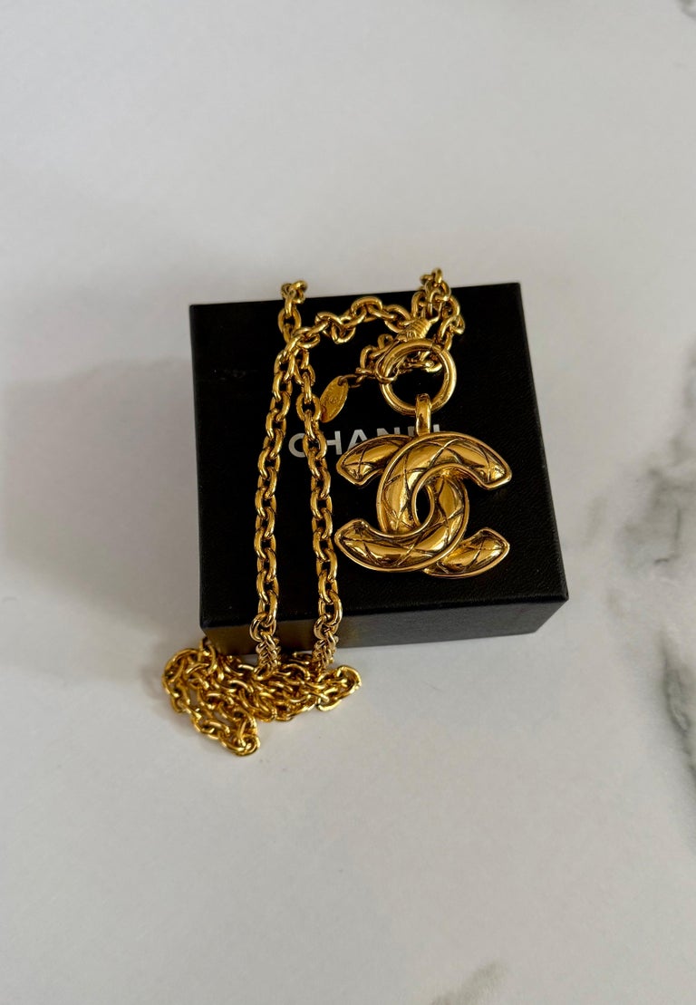 Chanel Vintage Large Gold CC Quilted Pendant Necklace photo 2