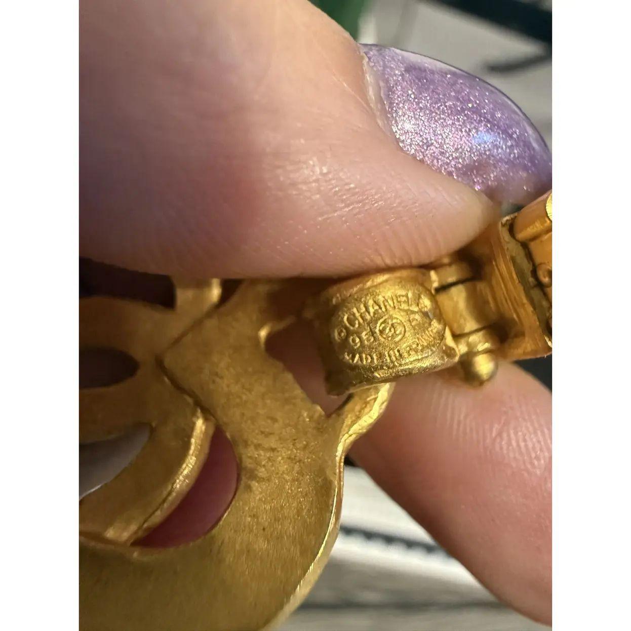 CHANEL Vintage Large Gold Heart CC Logo Drop Clip On Earrings, circa 1995 For Sale 1