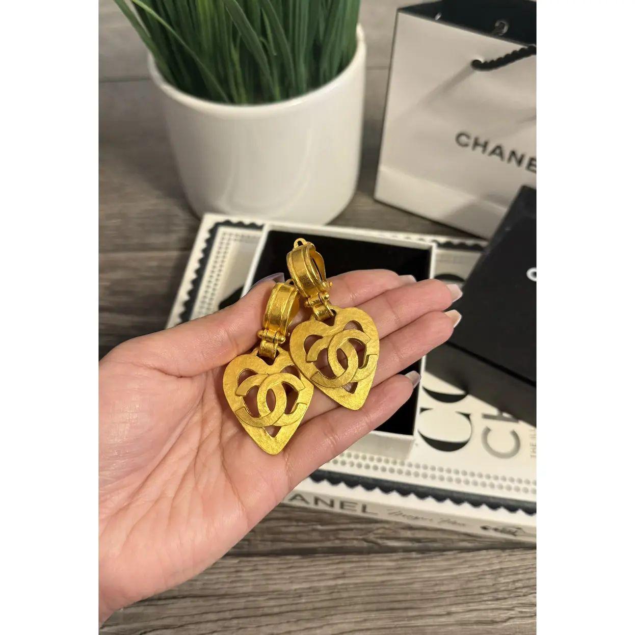 CHANEL Vintage Large Gold Heart CC Logo Drop Clip On Earrings, circa 1995 For Sale 2