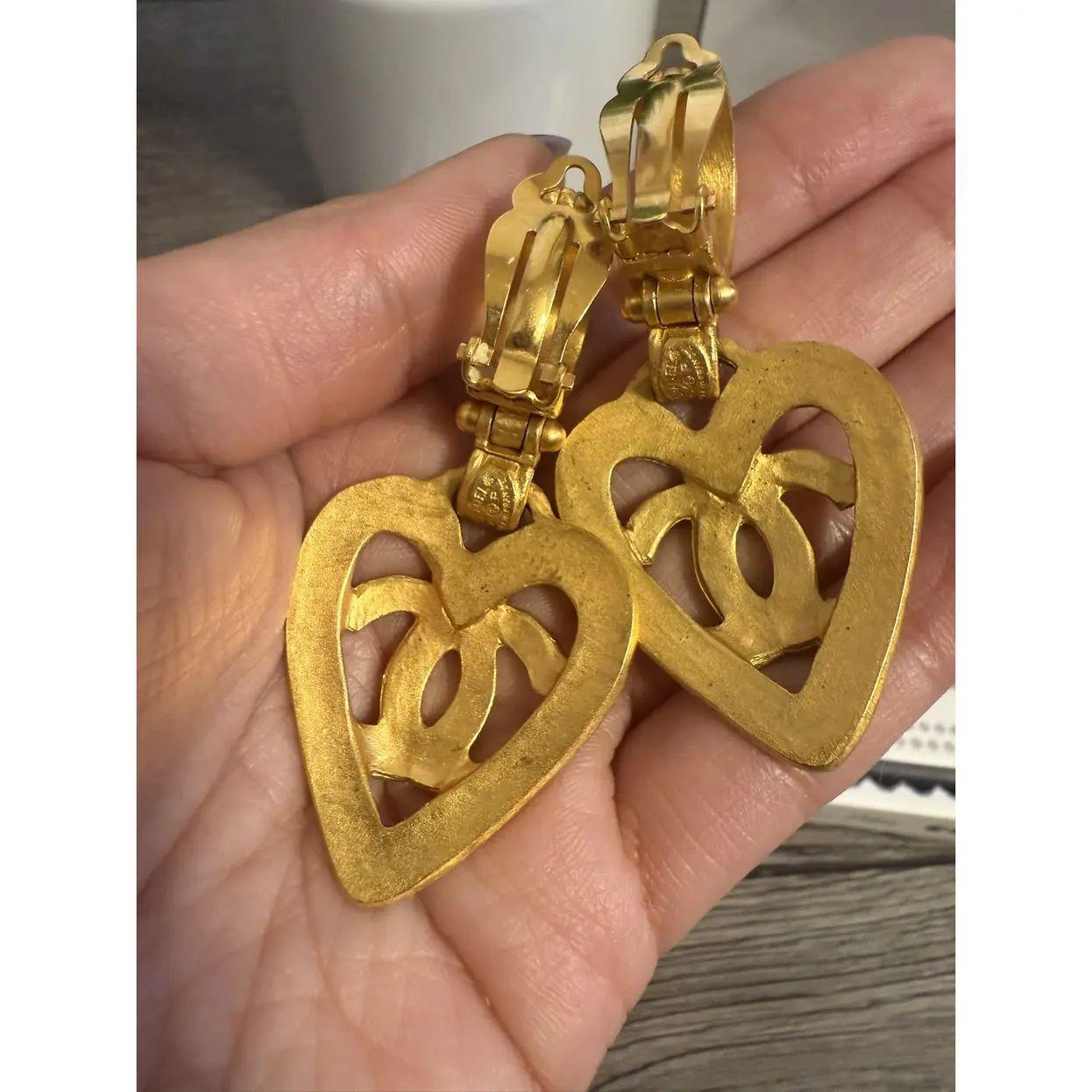 CHANEL Vintage Large Gold Heart CC Logo Drop Clip On Earrings, circa 1995 For Sale 3
