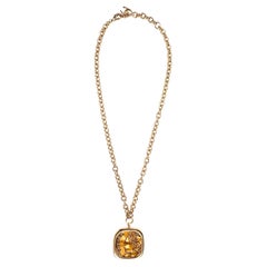 Chanel Collier médaillon vintage en or avec grand médaillon