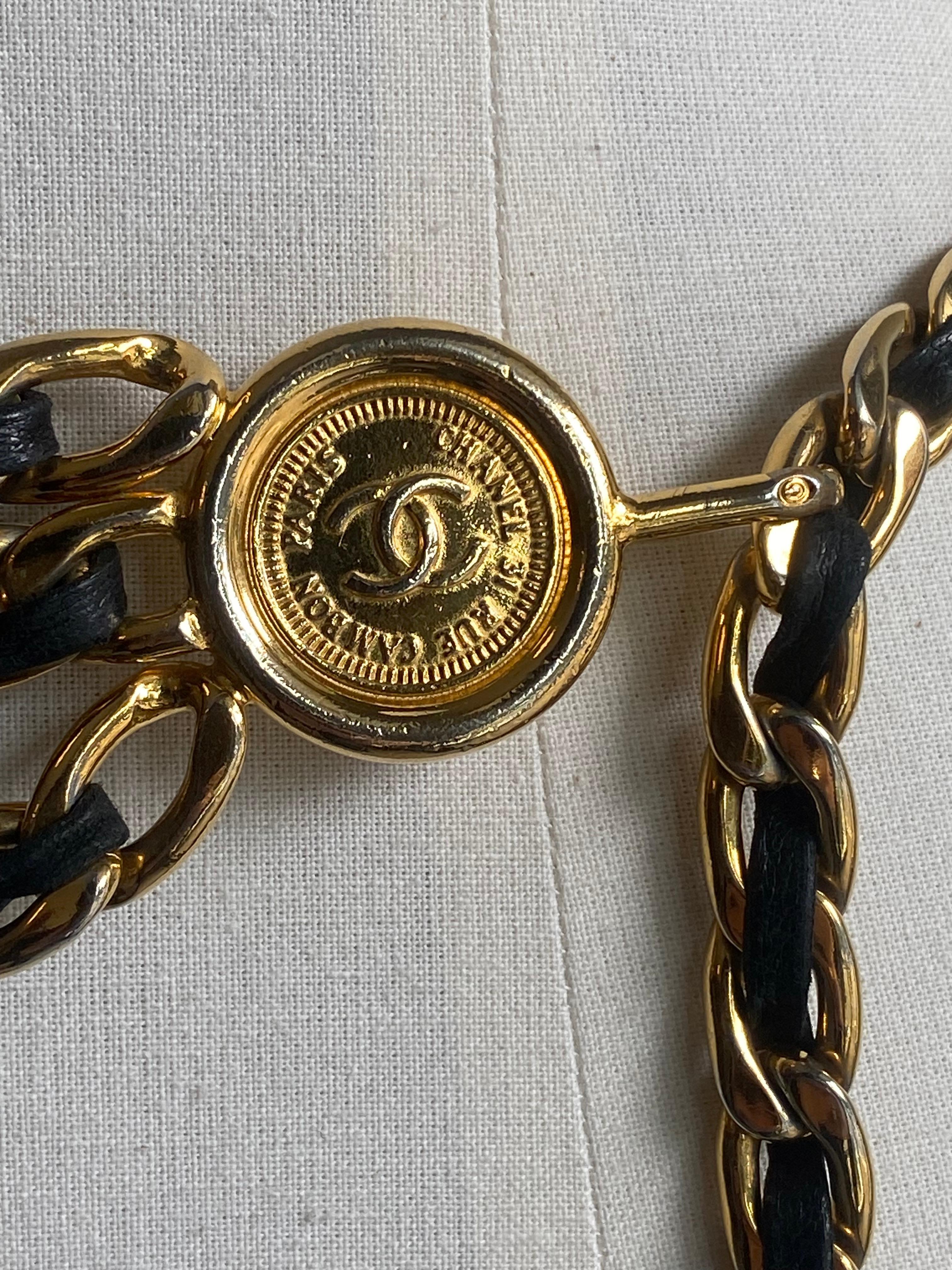 Vintage leather and chain belt from Chanel. Made in France. Chunky 24 ct gold plated metal triple chain belt interlaced with black lambskin leather, featuring 3 Rue Cambon medallions with signature interlocking CC logos. Fixed with hook fastener