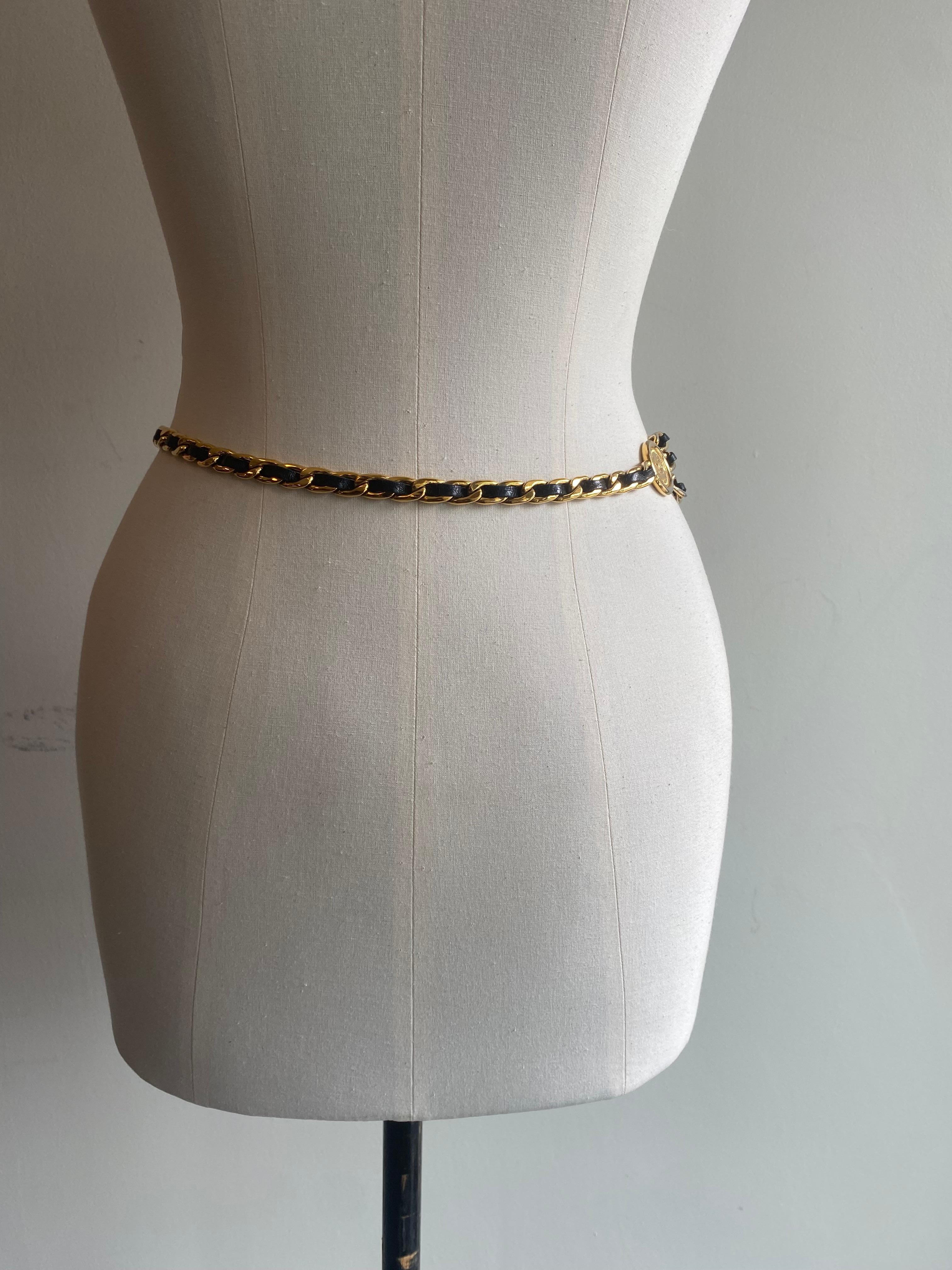 Chanel Vintage Leather & Chain Belt For Sale 1