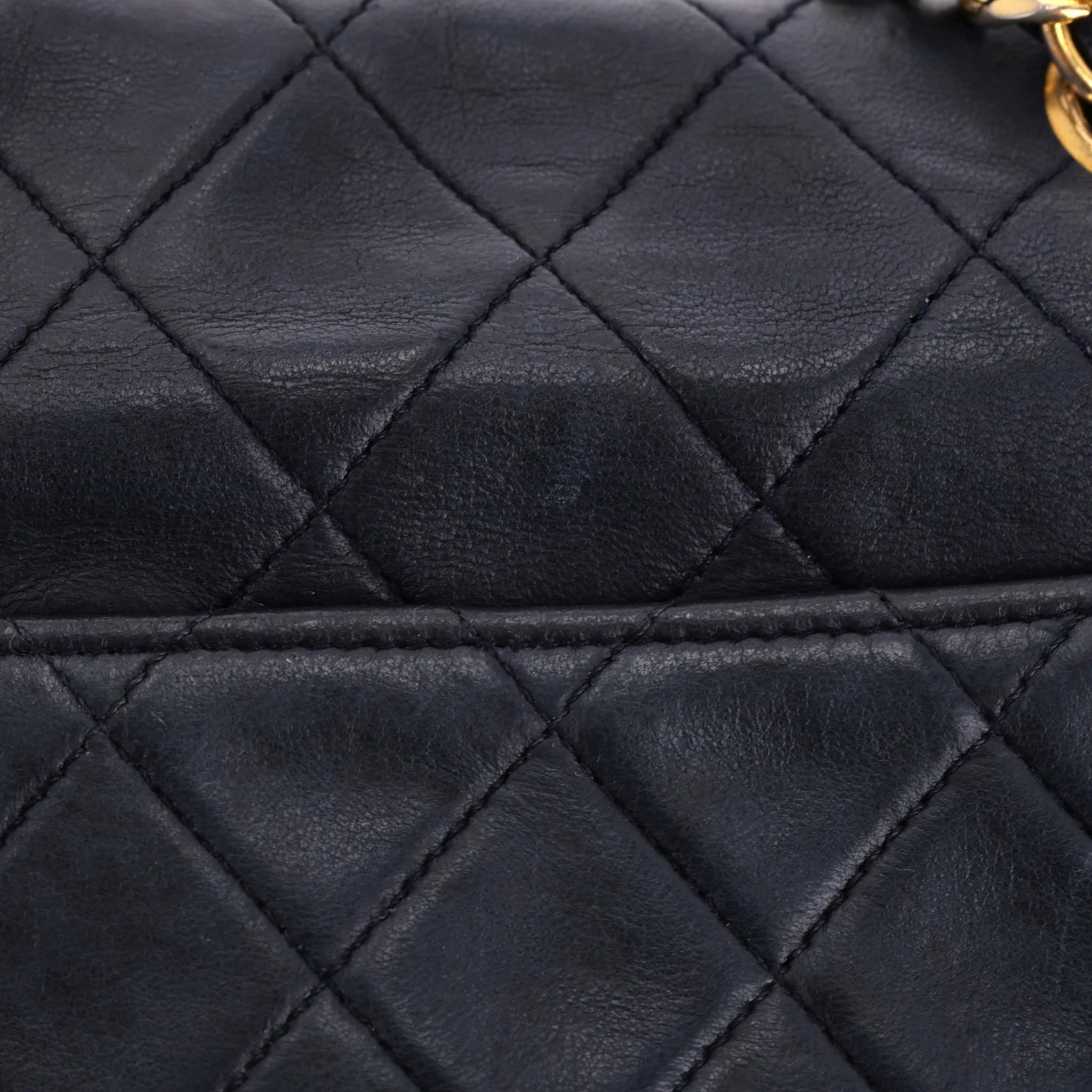 Chanel Vintage Bolso de piel con doble solapa París en venta 7