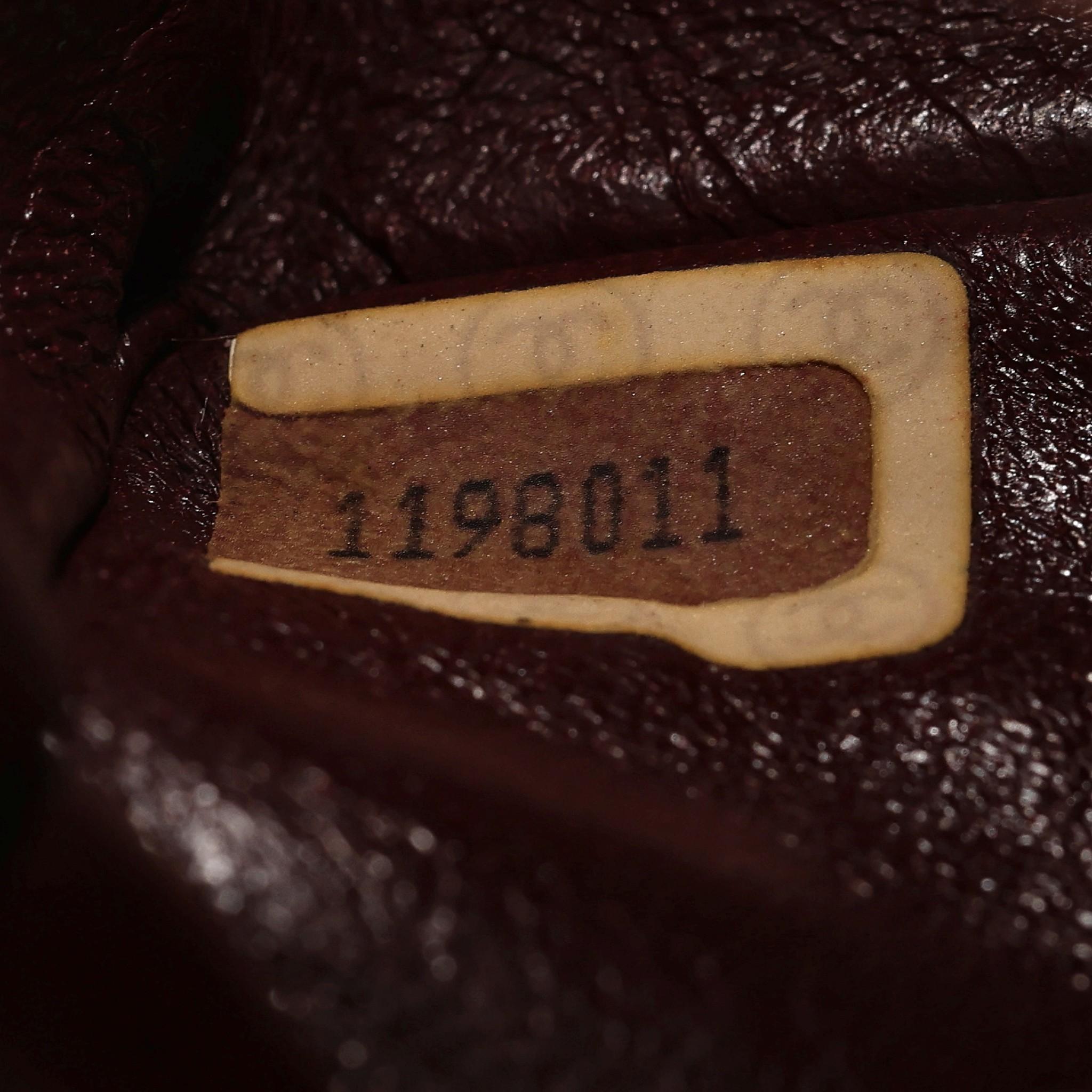 Chanel Vintage Bolso de piel con doble solapa París en venta 8