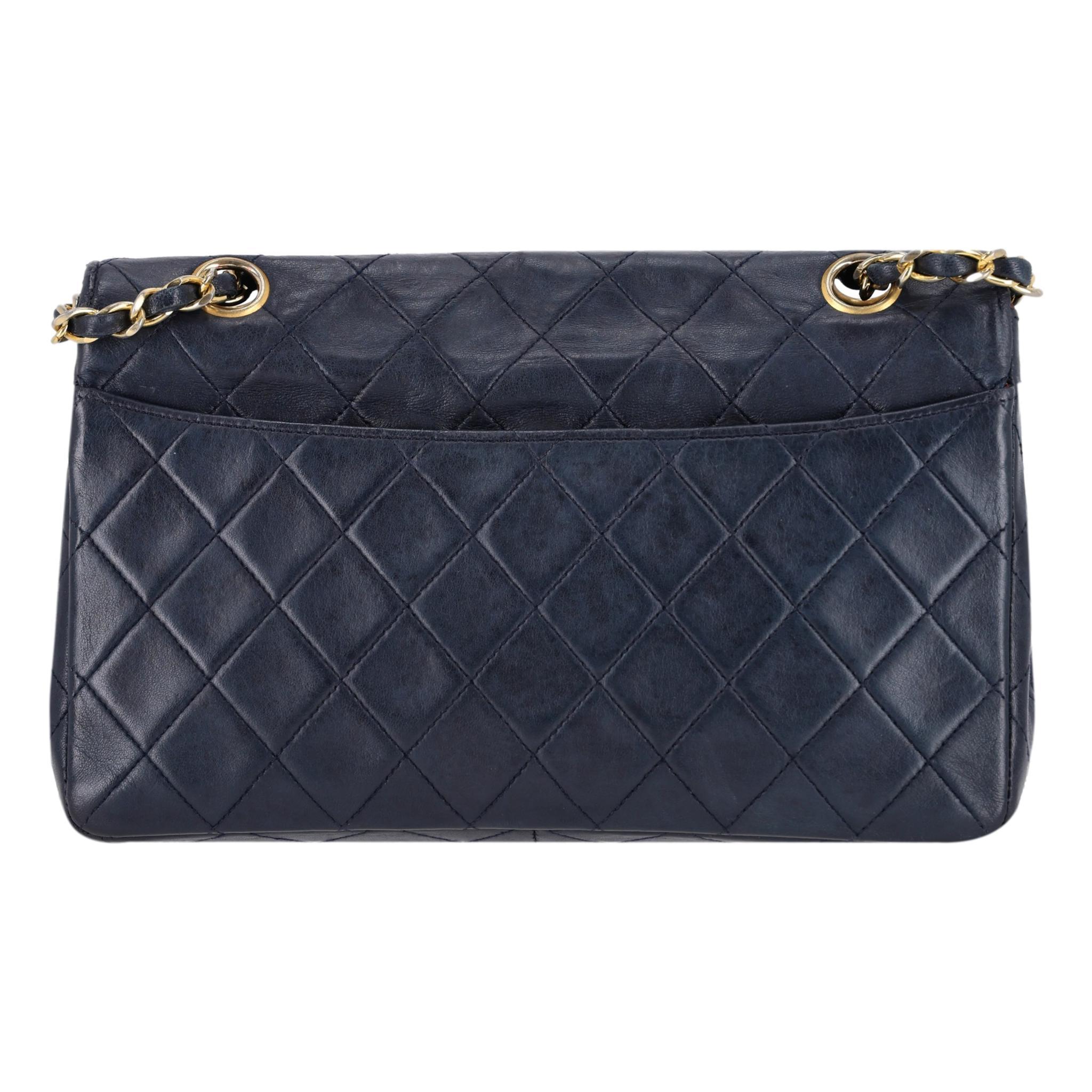 Chanel Vintage Bolso de piel con doble solapa París Negro en venta
