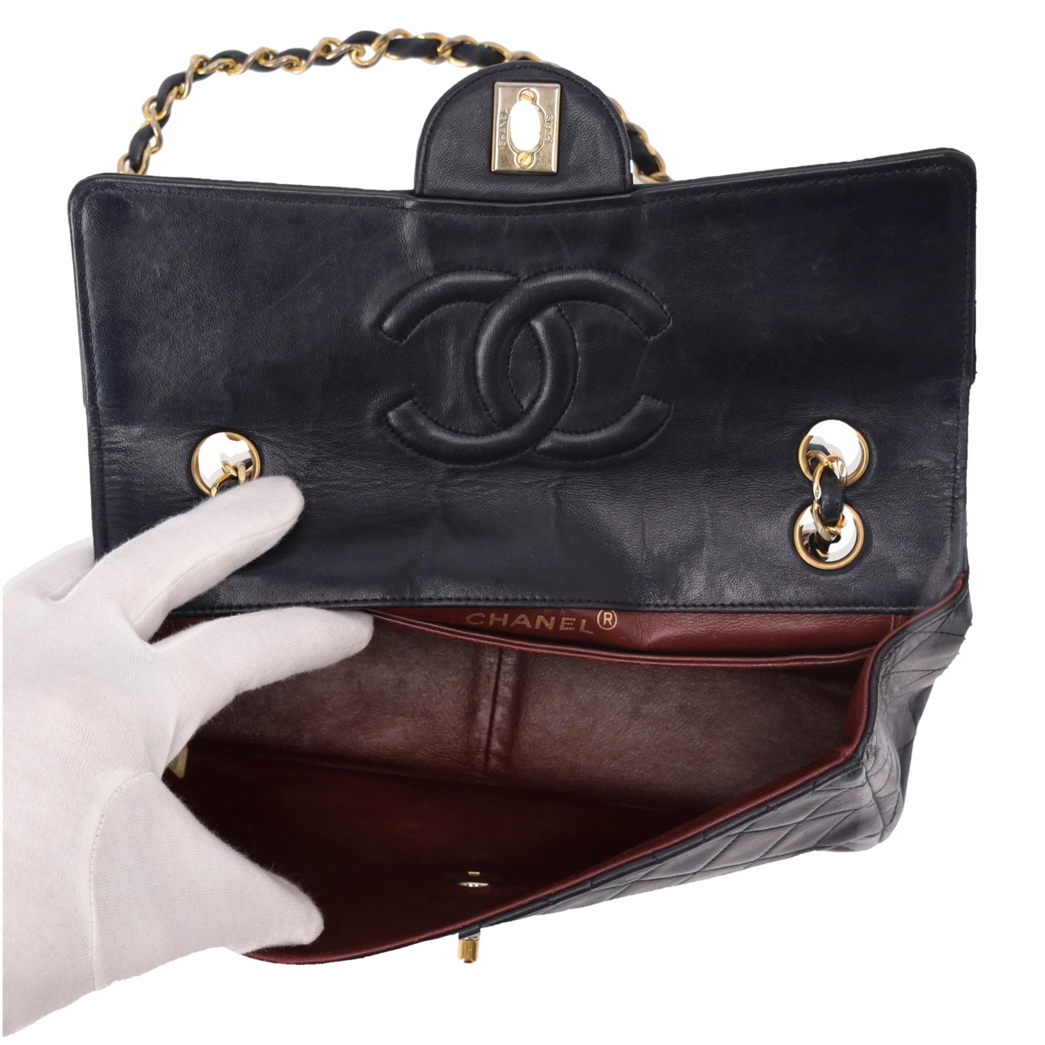 Chanel Vintage Bolso de piel con doble solapa París en venta 2