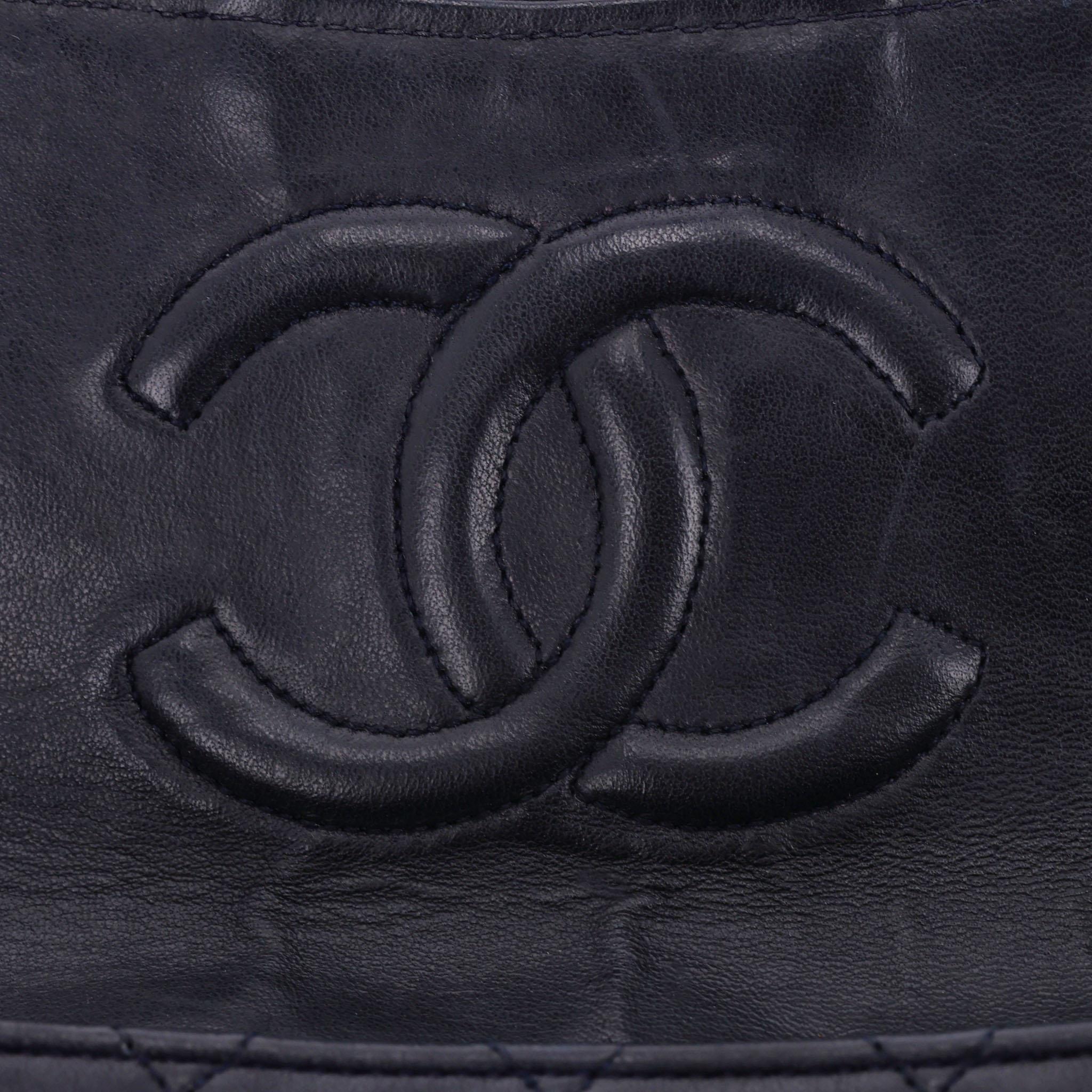 Chanel Vintage Bolso de piel con doble solapa París en venta 3
