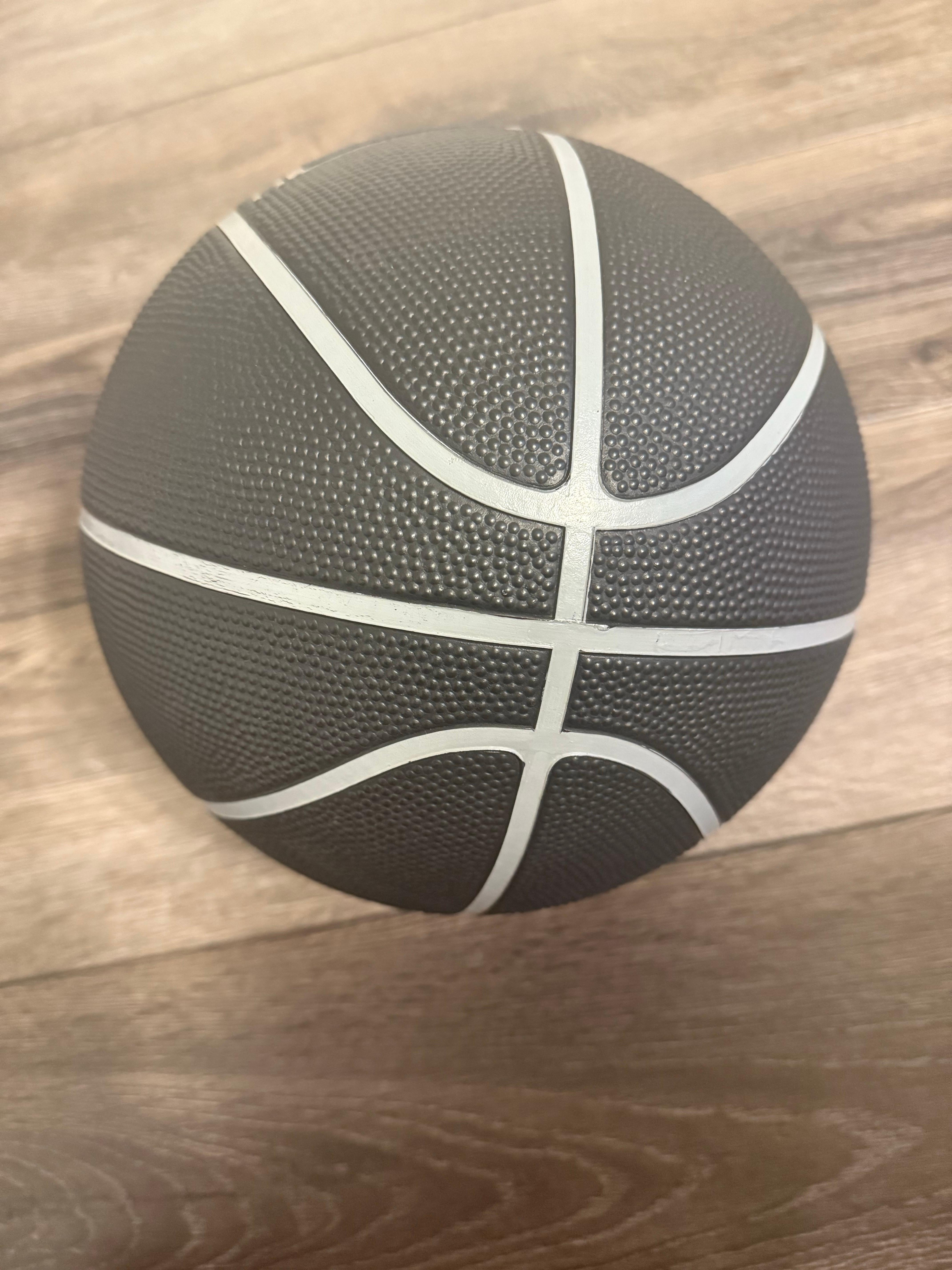 Nero Pallone da basket Chanel Vintage Limited Edition, 2004 in vendita