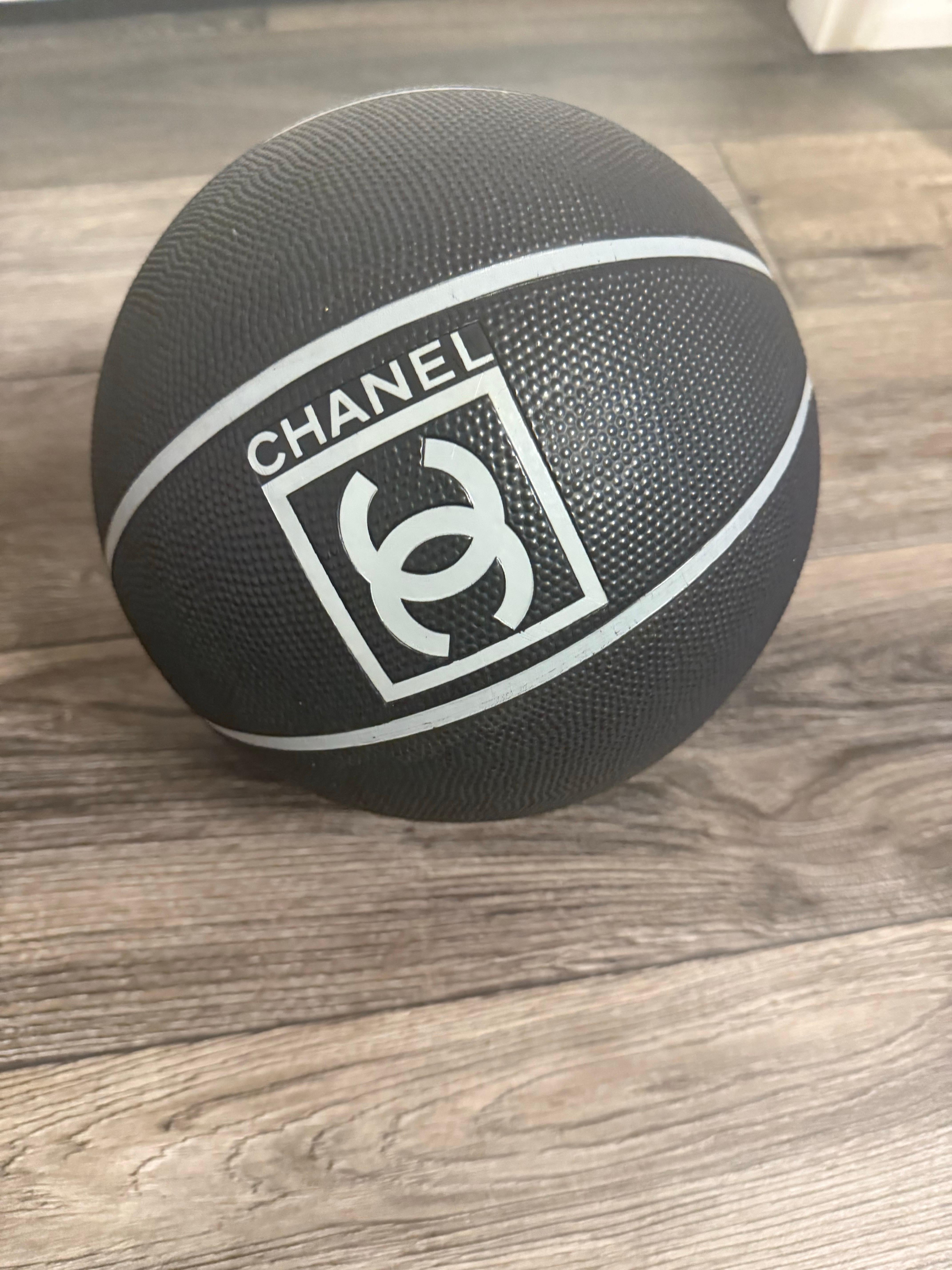 da uomo o donna Pallone da basket Chanel Vintage Limited Edition, 2004 in vendita