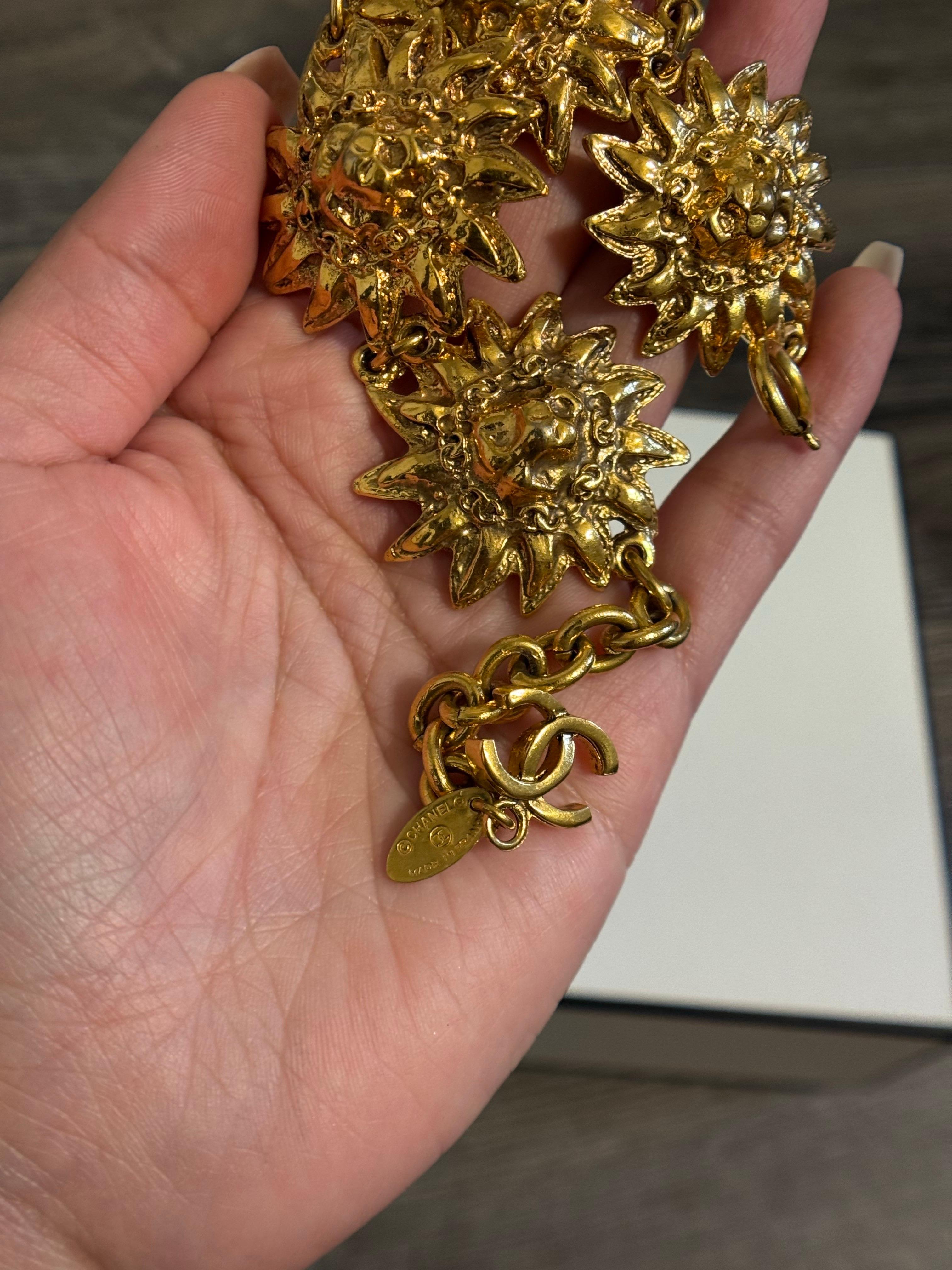 da uomo o donna Bracciale vintage Chanel con medaglione a testa di leone, anni '80 ca. in vendita
