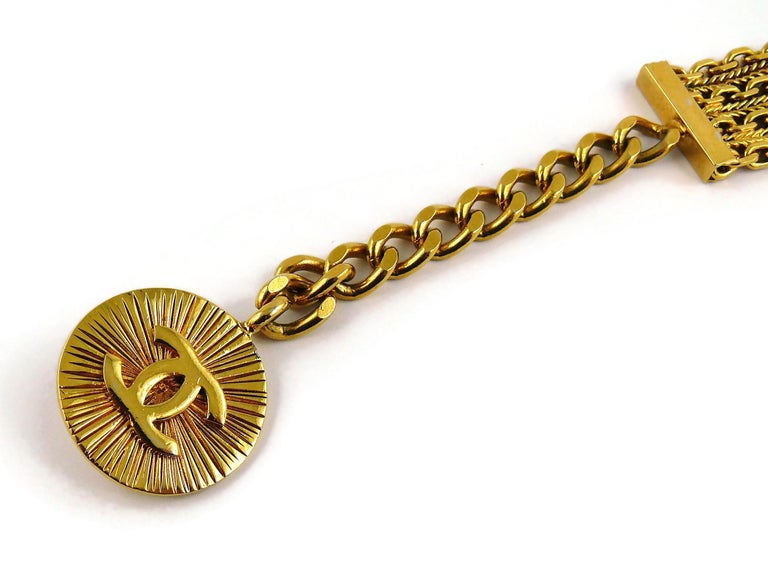 Chanel Vintage Lion Head Medallion Gold Toned Belt For Sale  display picture 3