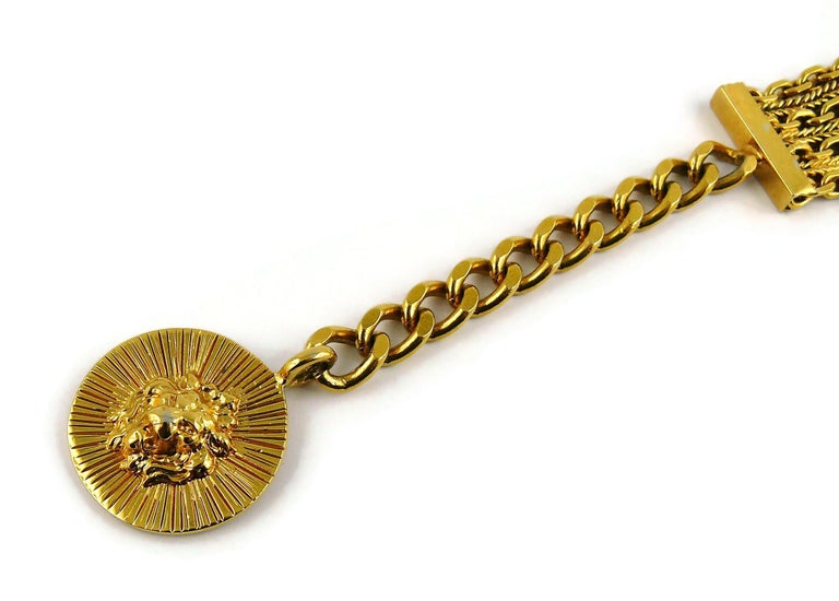 Chanel Vintage Lion Head Medallion Gold Toned Belt For Sale  display picture 2