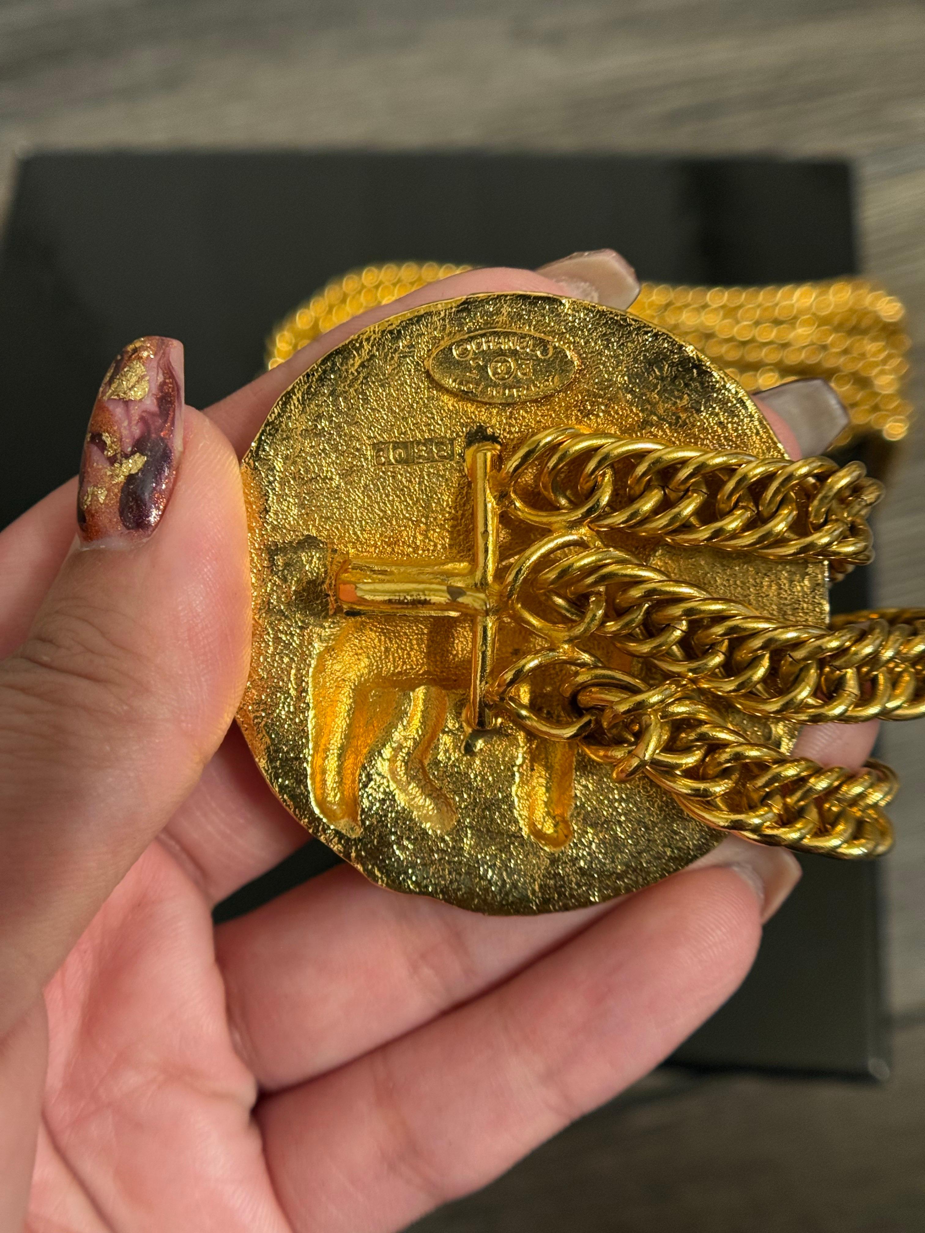 CHANEL Vintage Löwe Medaillon Dreifach-Kette Gold Halskette Gürtel im Zustand „Gut“ im Angebot in Bellevue, WA