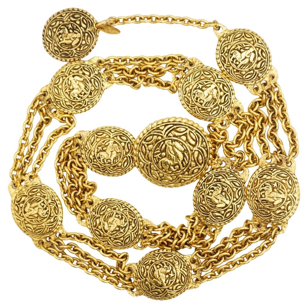 Chanel Vintage Logo Coco Horse Rider Oval Medallion Relief Schichten Halskette Gürtel