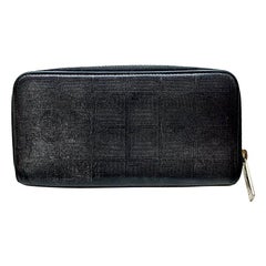 CHANEL Vintage Long Wallet in Black Leather with Silver Printed CC 