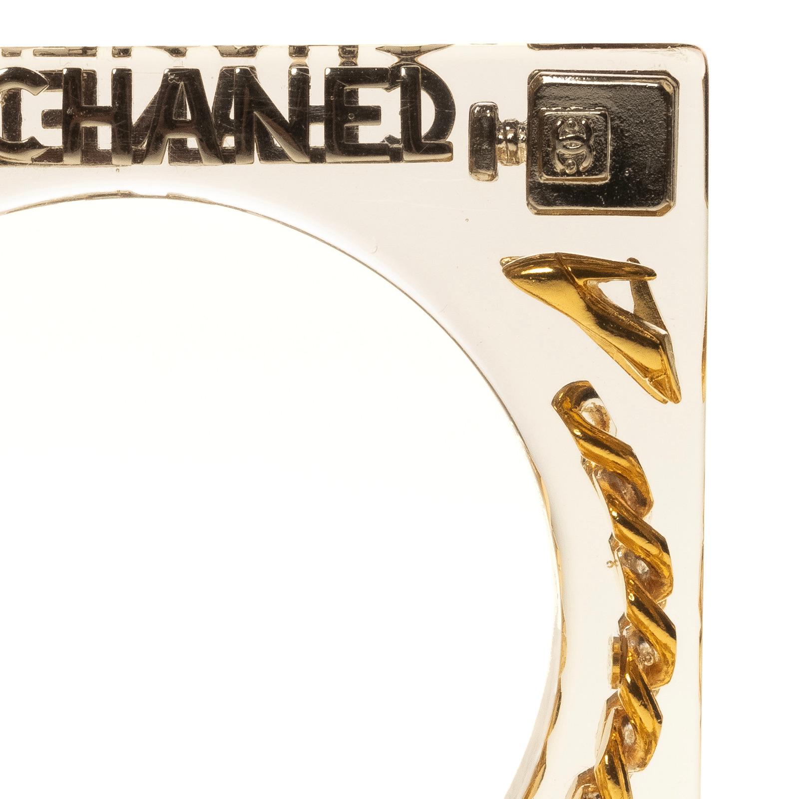 Chanel Vintage Lucite Plexi Bangle Square Charms Cuff Bracelet (1997) In Good Condition For Sale In Montreal, Quebec