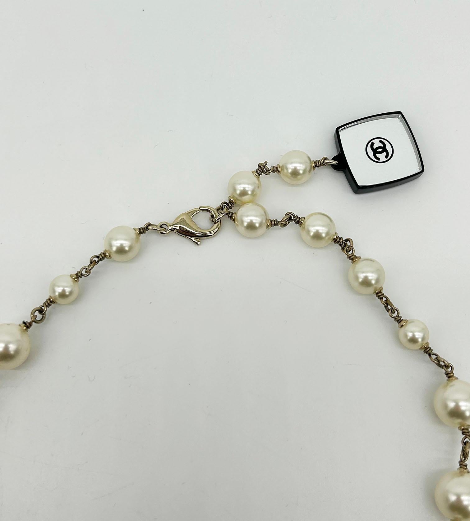 Chanel Vintage Make Up Charm Beaded Pearl Chain Necklace For Sale 3