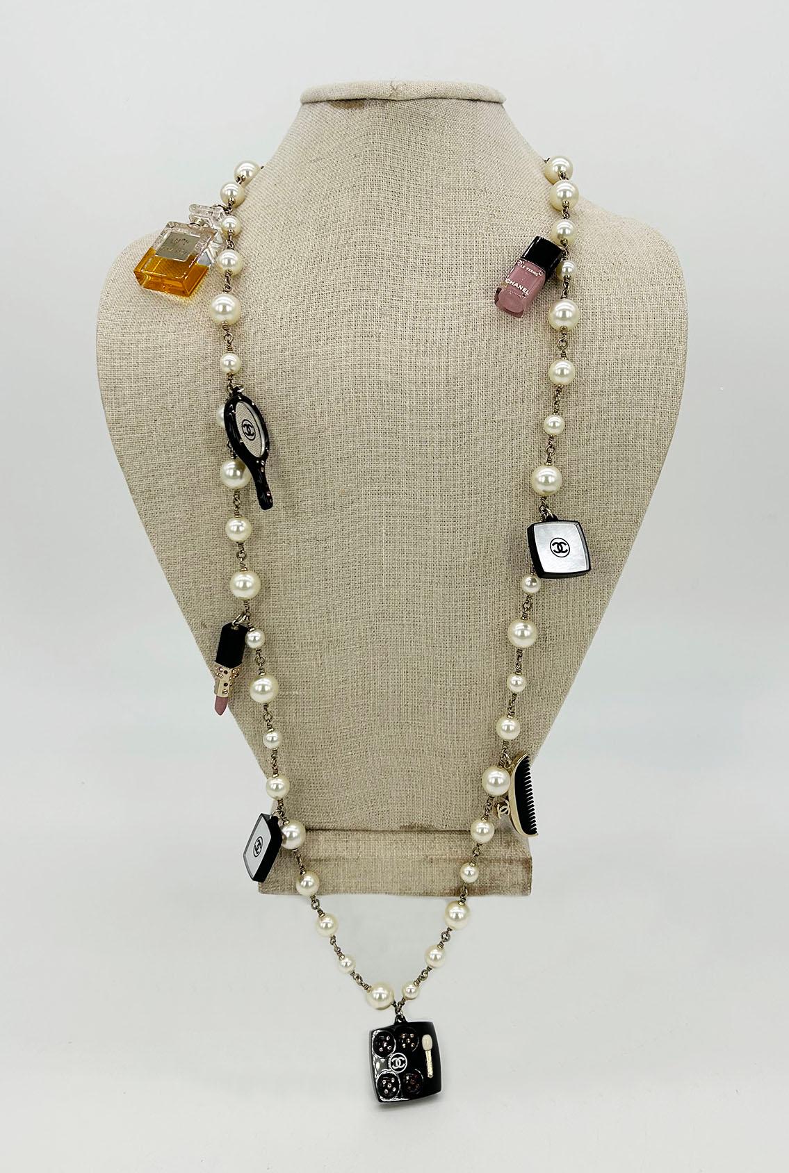 Chanel Vintage Make Up Charm Beaded Pearl Chain Necklace For Sale 4