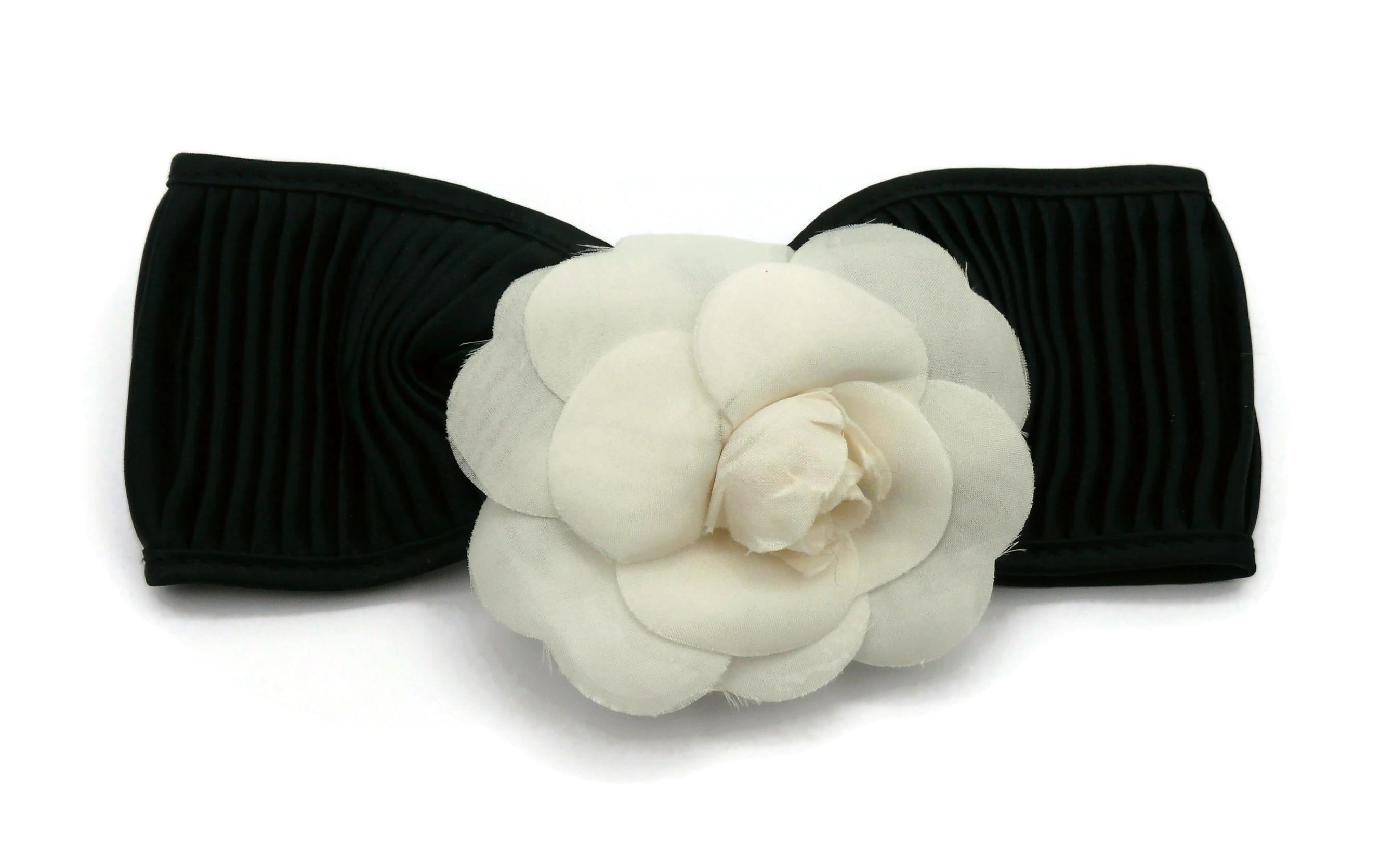 CHANEL Vintage Massive Black & White Camellia Bow Hair Clip In Good Condition In Nice, FR