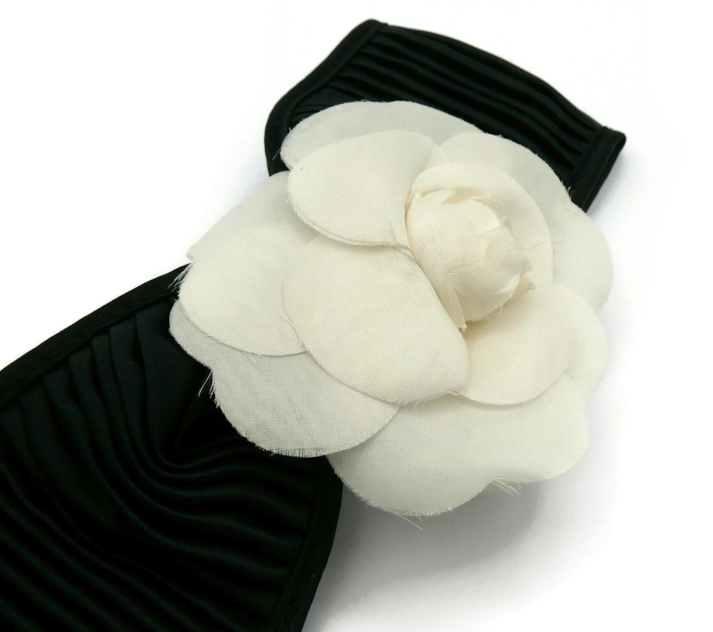 CHANEL Vintage Massive Black & White Camellia Bow Hair Clip 3
