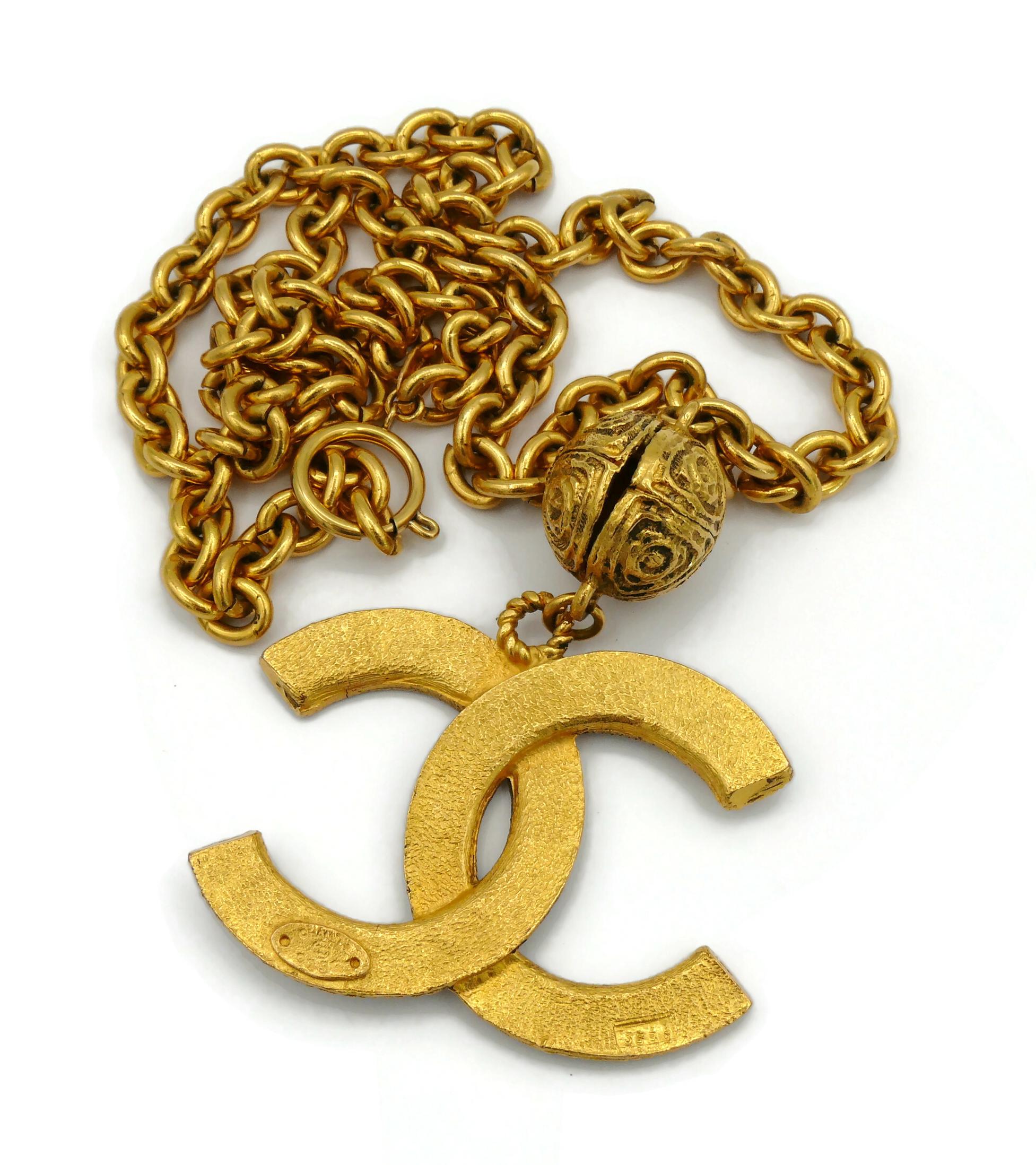 CHANEL Vintage Massive CC Logo Pendant Necklace, 1985 For Sale 12