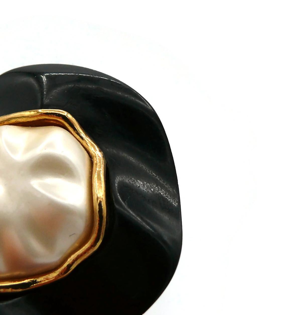 CHANEL Vintage Massive Creased Black Resin Faux Pearl Clip On Earrings, 1990 For Sale 11