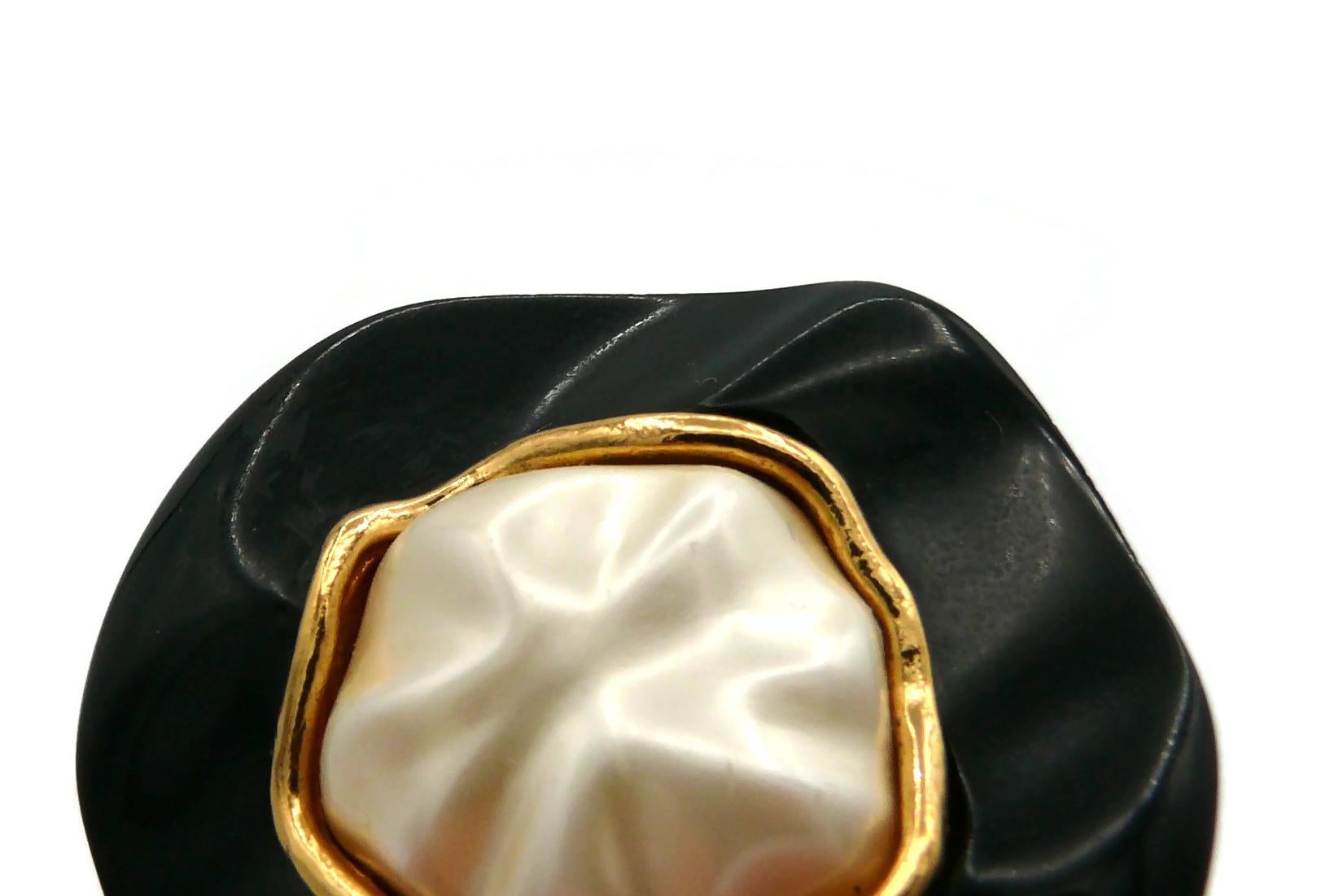 CHANEL Vintage Massive Creased Black Resin Faux Pearl Clip On Earrings, 1990 For Sale 12