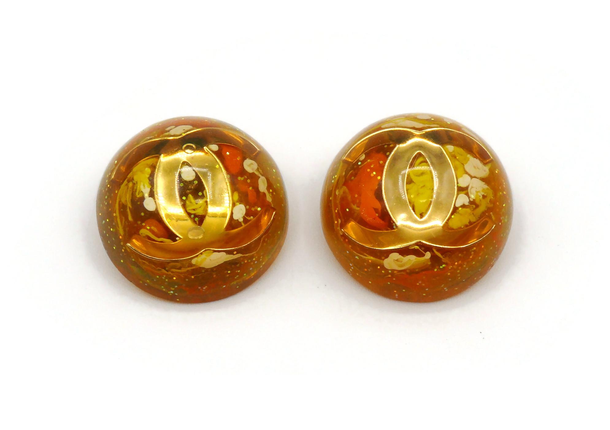 Chanel Vintage Massive Domed Resin CC Clip On Earrings, 1993 In Fair Condition For Sale In Nice, FR