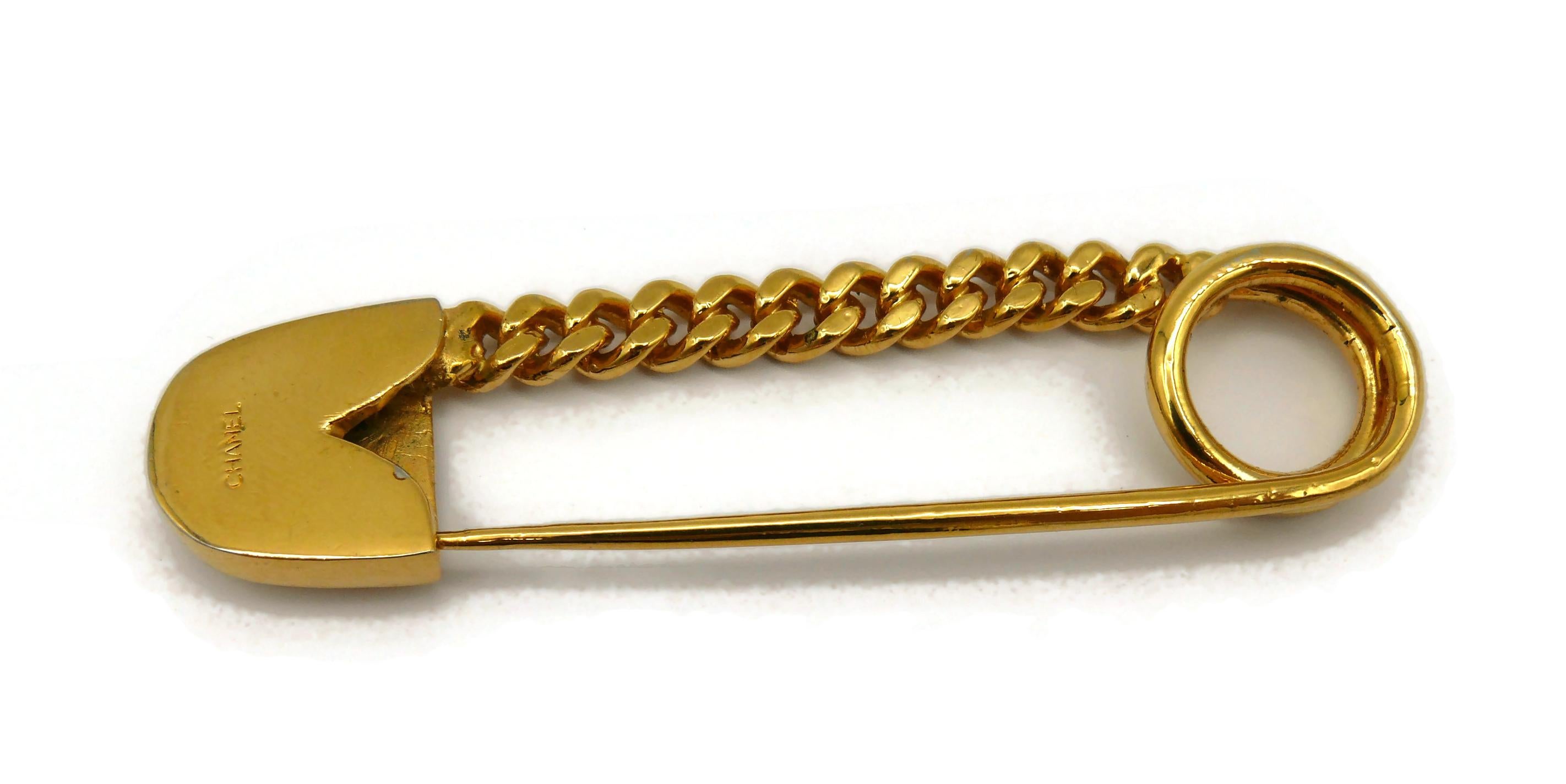 CHANEL Vintage Massive Gold Tone Chain & Clover Safety Pin Brooch For Sale 1