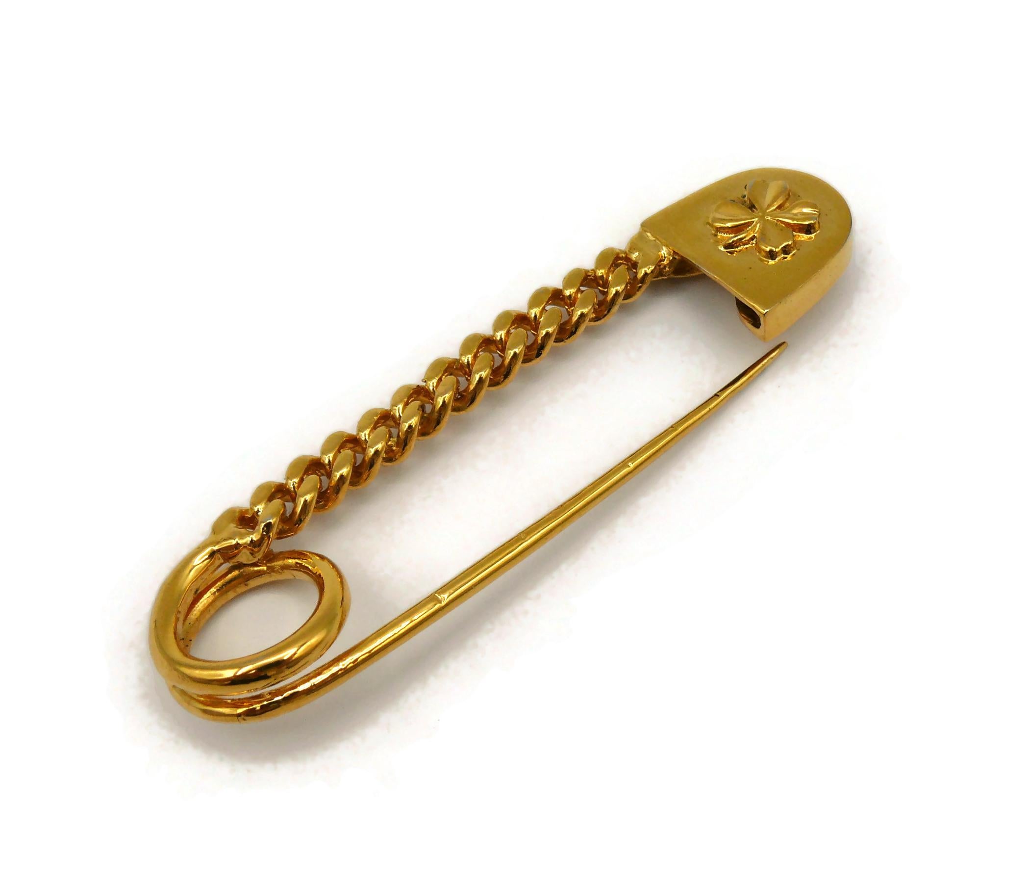 CHANEL Vintage Massive Gold Tone Chain & Clover Safety Pin Brooch For Sale 2