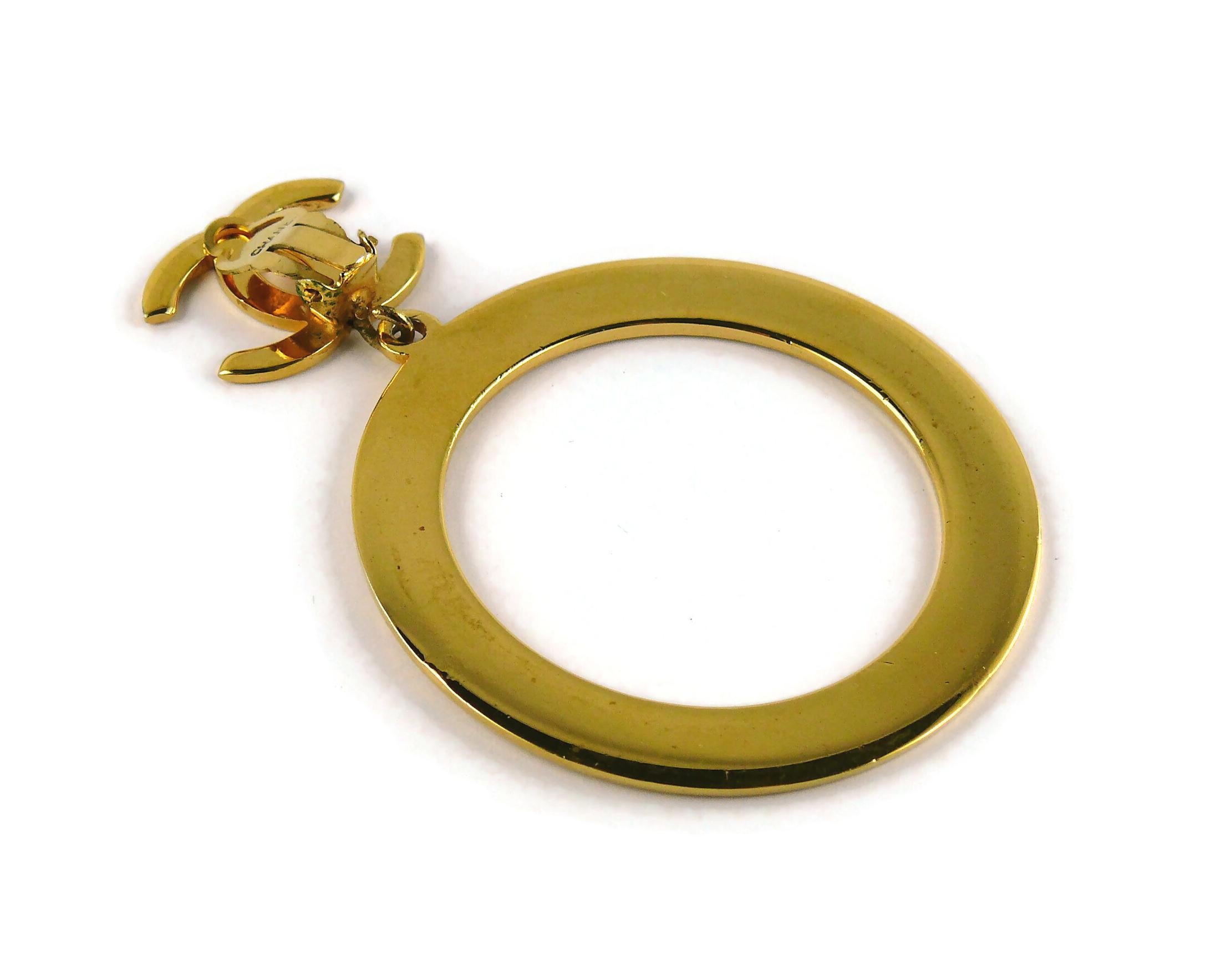 Chanel Vintage Massive Icone Toned Gold Hoop Dangling Earrings en vente 6