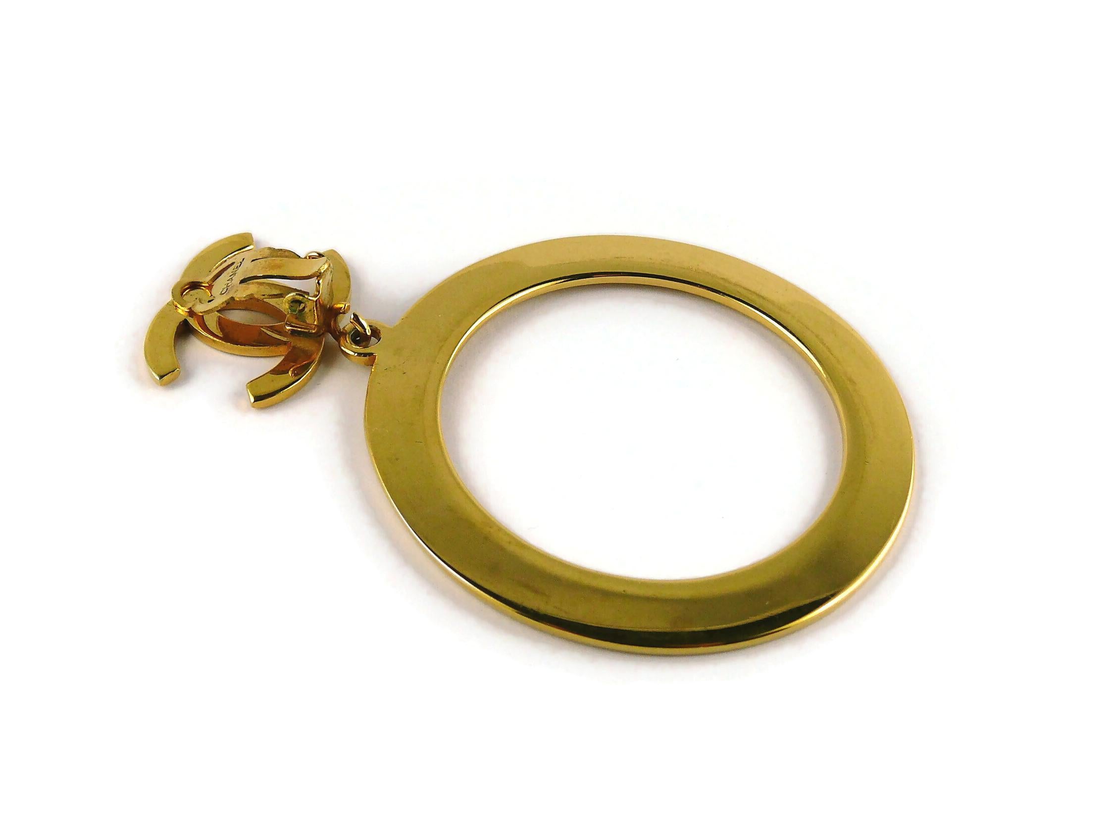 Chanel Vintage Massive Icone Toned Gold Hoop Dangling Earrings en vente 8