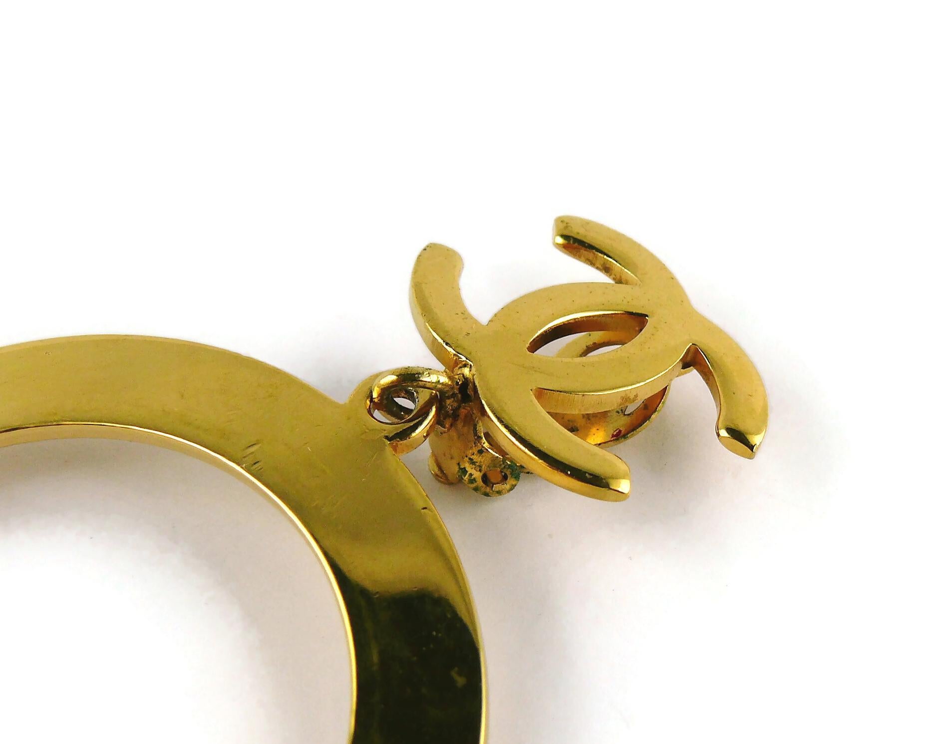 Chanel Vintage Massive Icone Toned Gold Hoop Dangling Earrings en vente 15