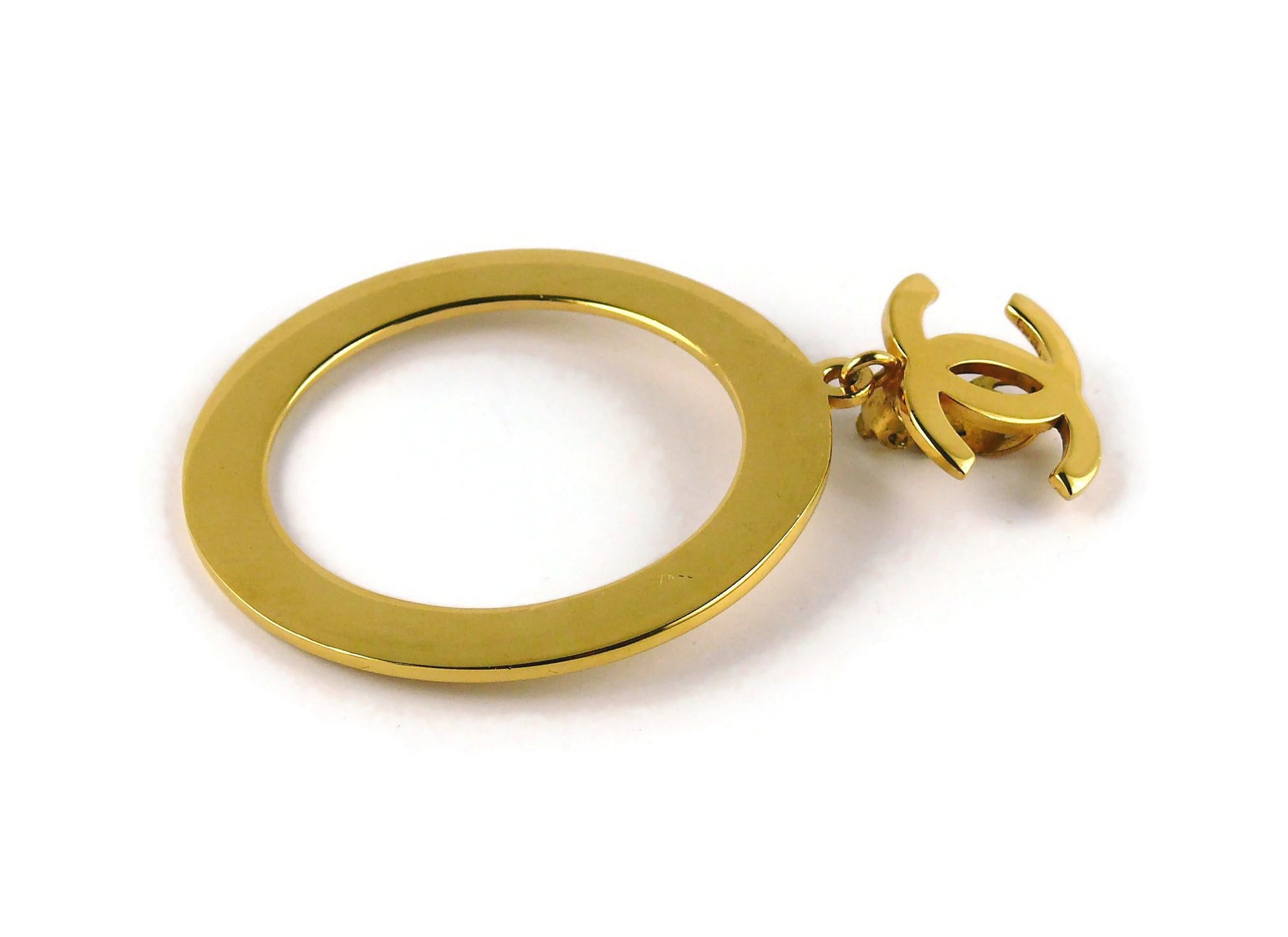 Chanel Vintage Massive Icone Toned Gold Hoop Dangling Earrings Pour femmes en vente
