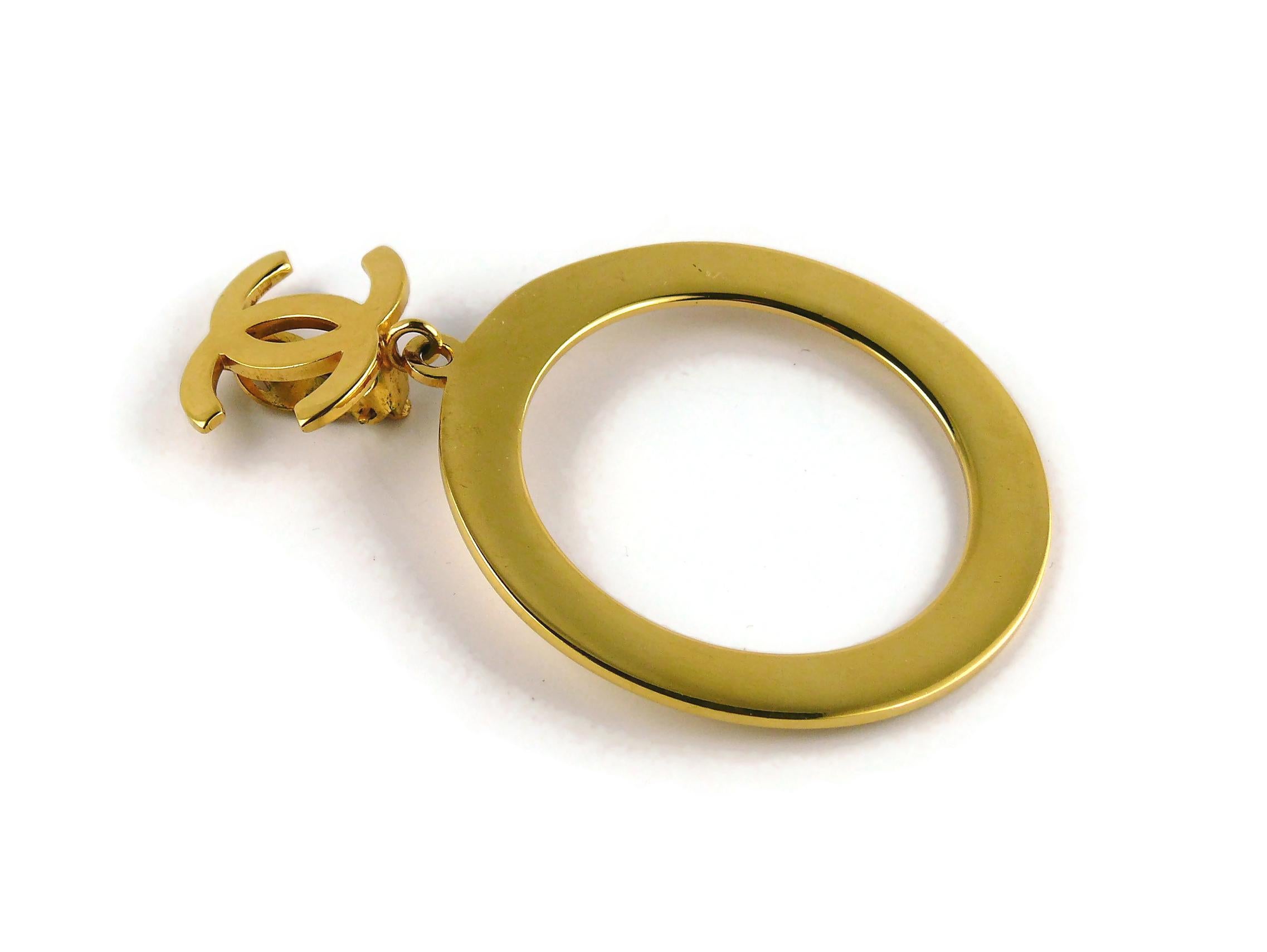 Chanel Vintage Massive Icone Toned Gold Hoop Dangling Earrings en vente 1