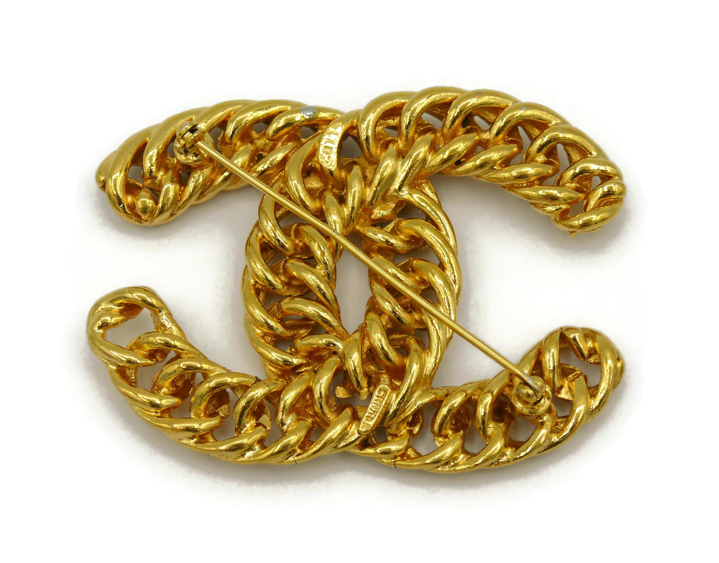 CHANEL Vintage Massive Iconic Gold Tone Curb Chain Logo Brooch For Sale ...