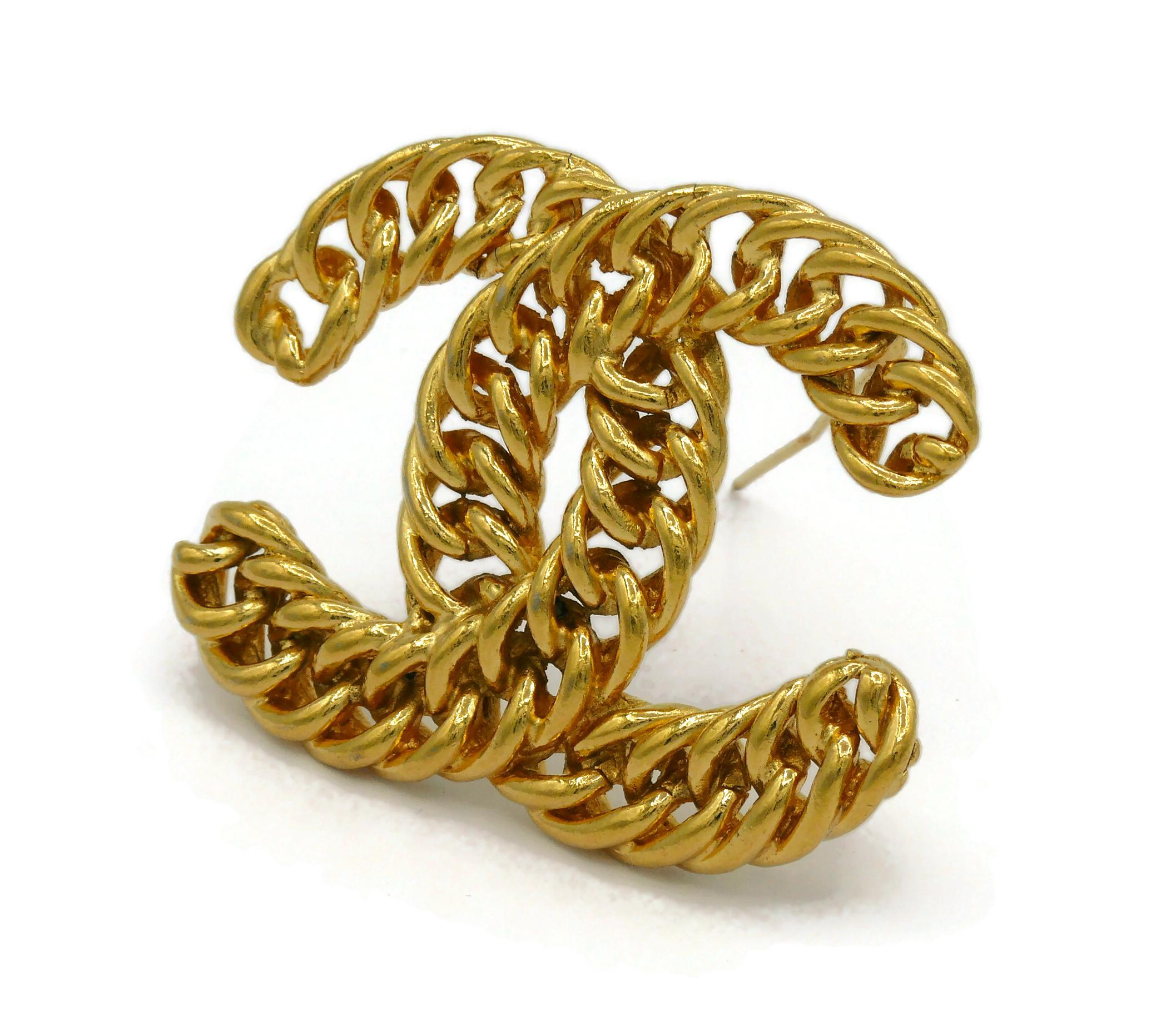 CHANEL Vintage Massive Iconic Gold Tone Curb Chain Logo Brooch For Sale ...