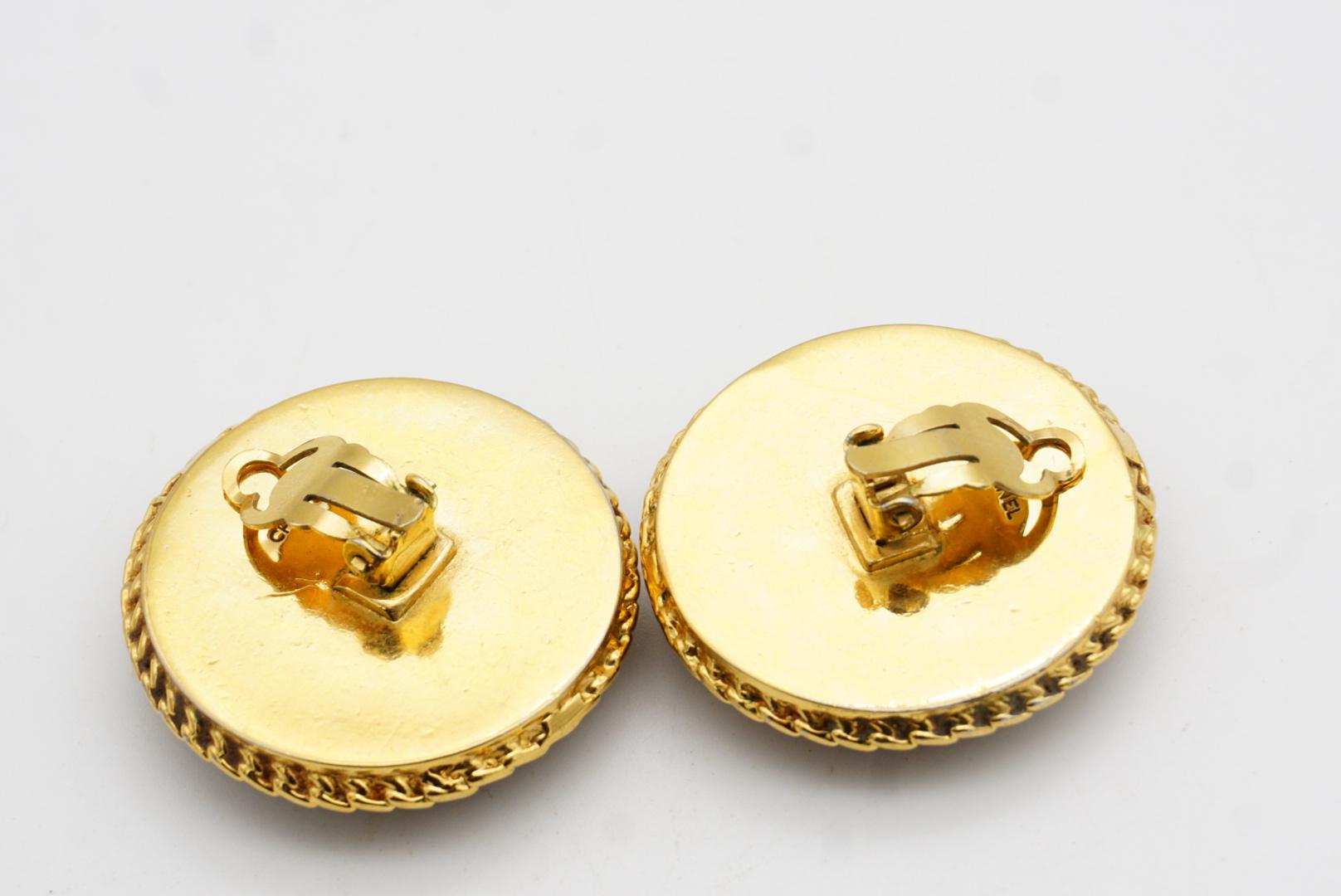 Chanel Vintage Gran Trébol de Cuatro Hojas de la Suerte Pendientes de Clip Círculo Negro en venta 7