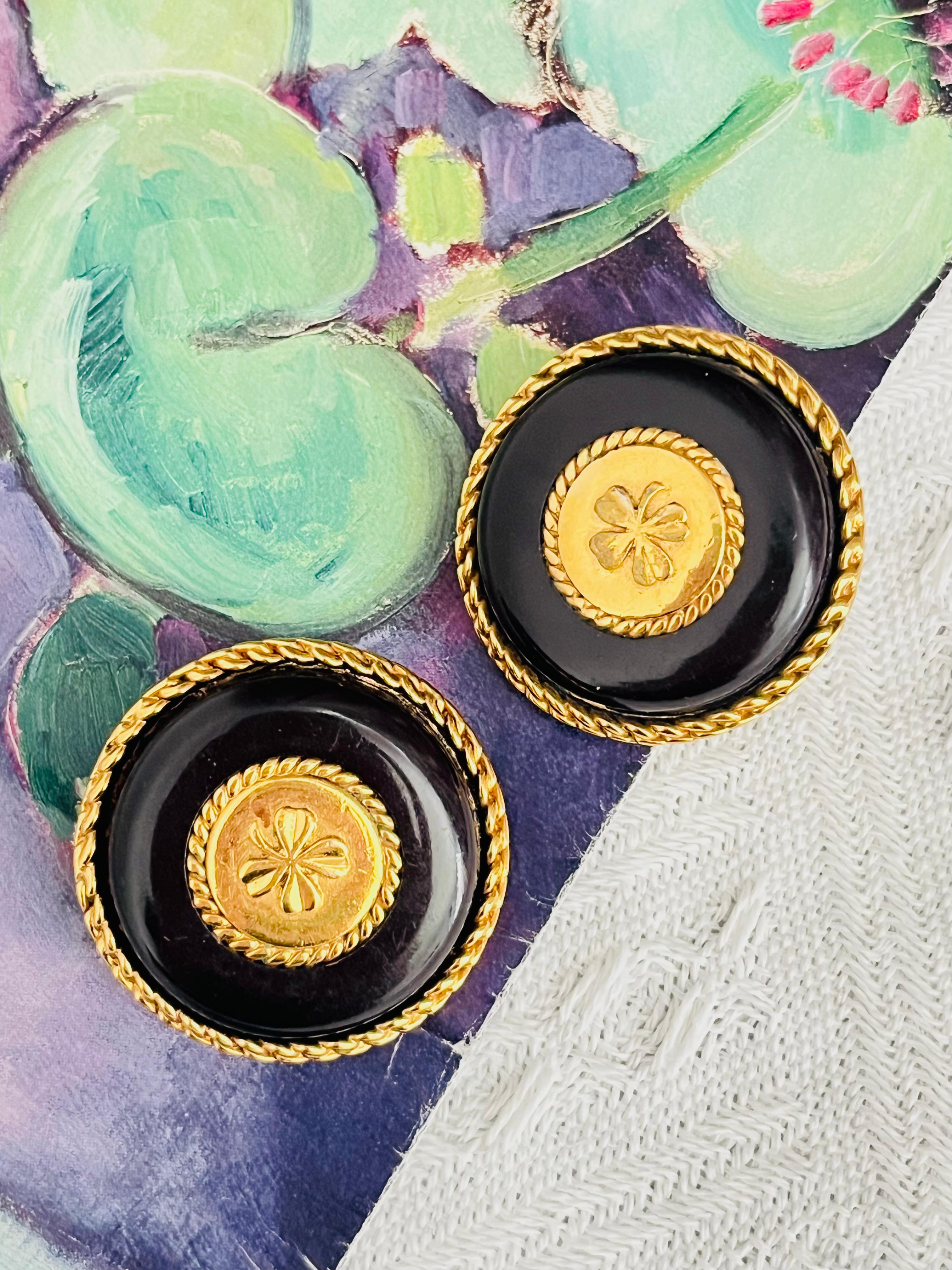 Chanel Vintage Gran Trébol de Cuatro Hojas de la Suerte Pendientes de Clip Círculo Negro Art Decó en venta