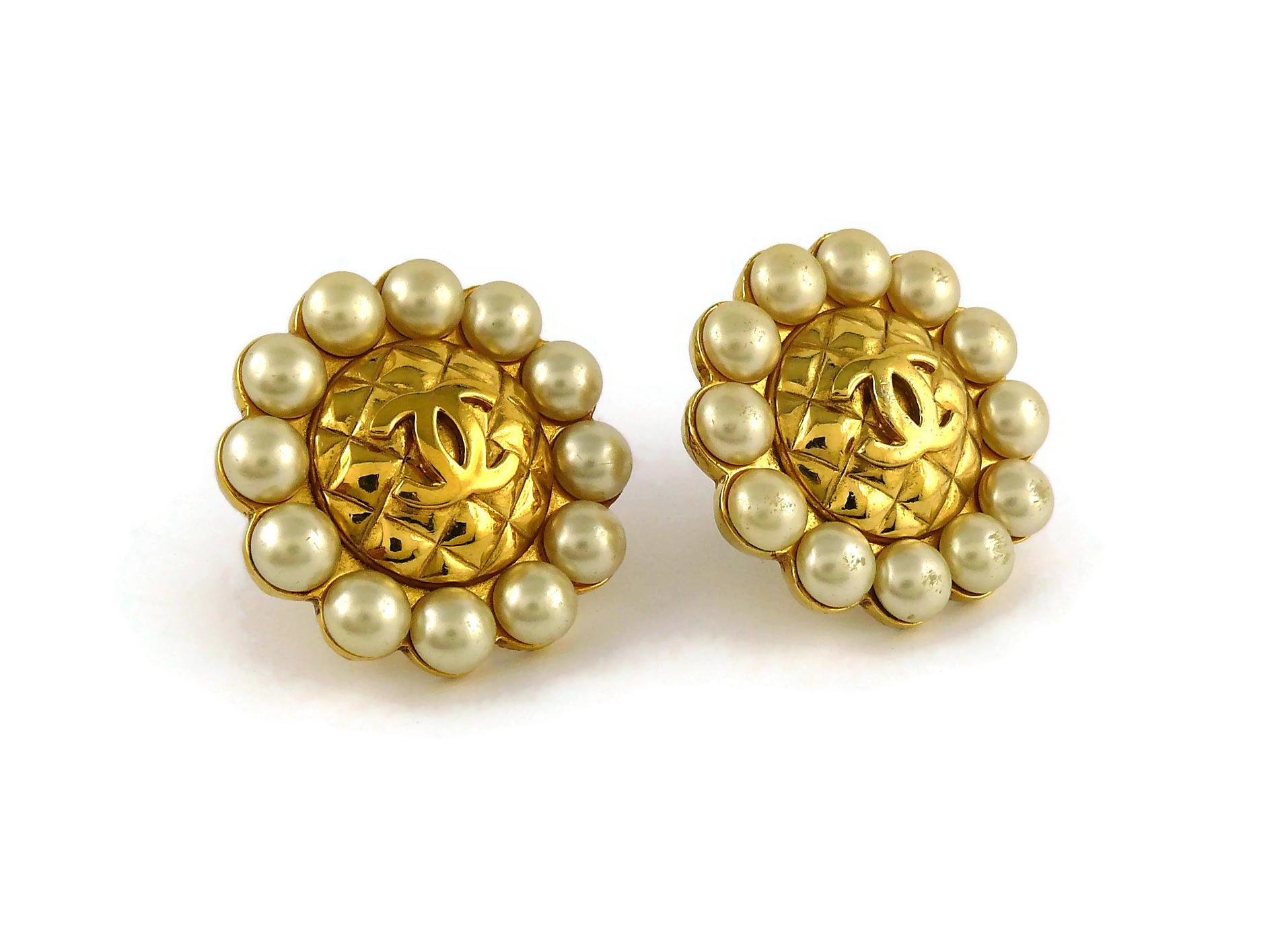 Chanel Vintage Massive Quilted CC Logo Pearl Clip On Earrings In Good Condition In Nice, FR