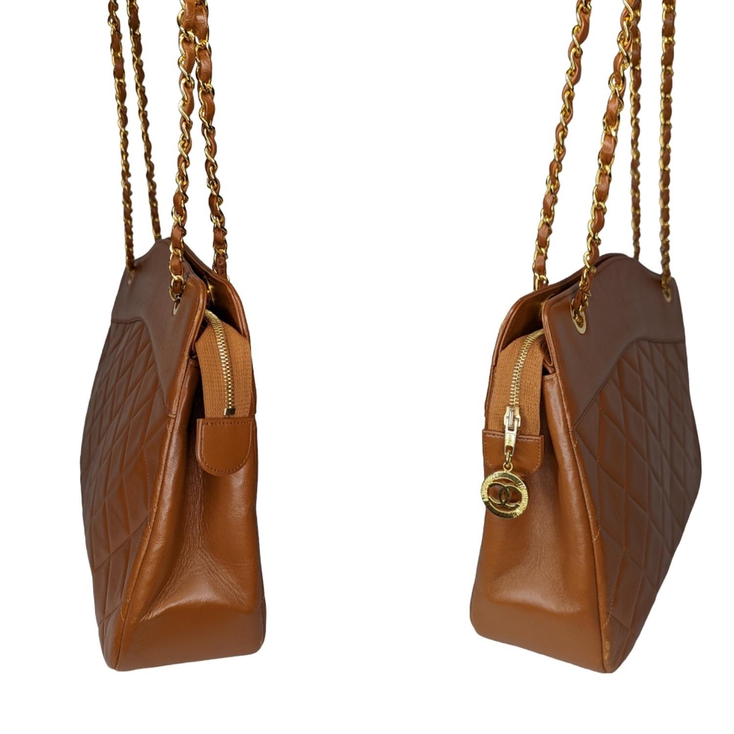 Women's Chanel Vintage Matelassé Chain Leather Shoulder Bag & Wallet For Sale