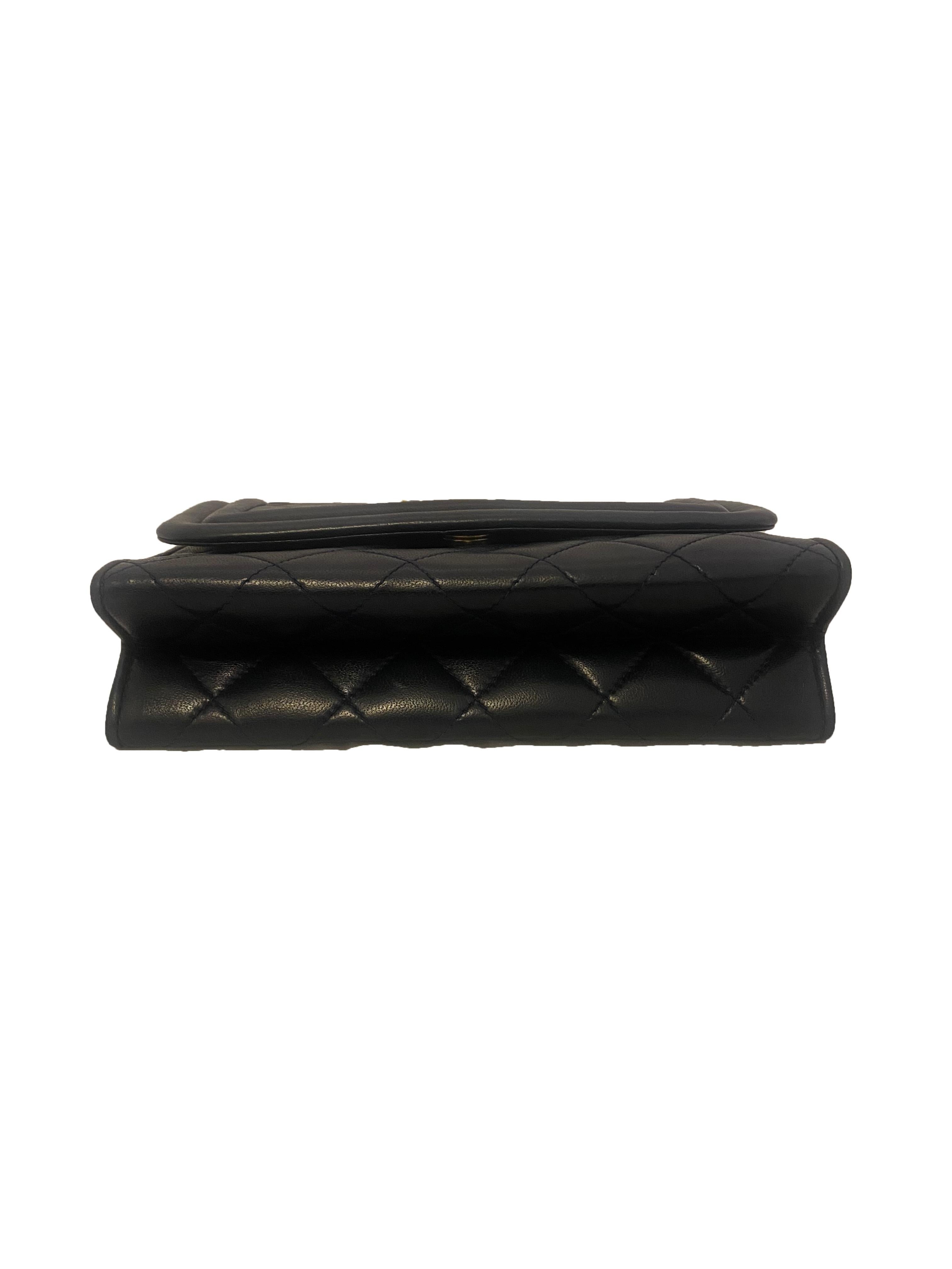 Women's Chanel Vintage Matelassé Flap Bag For Sale