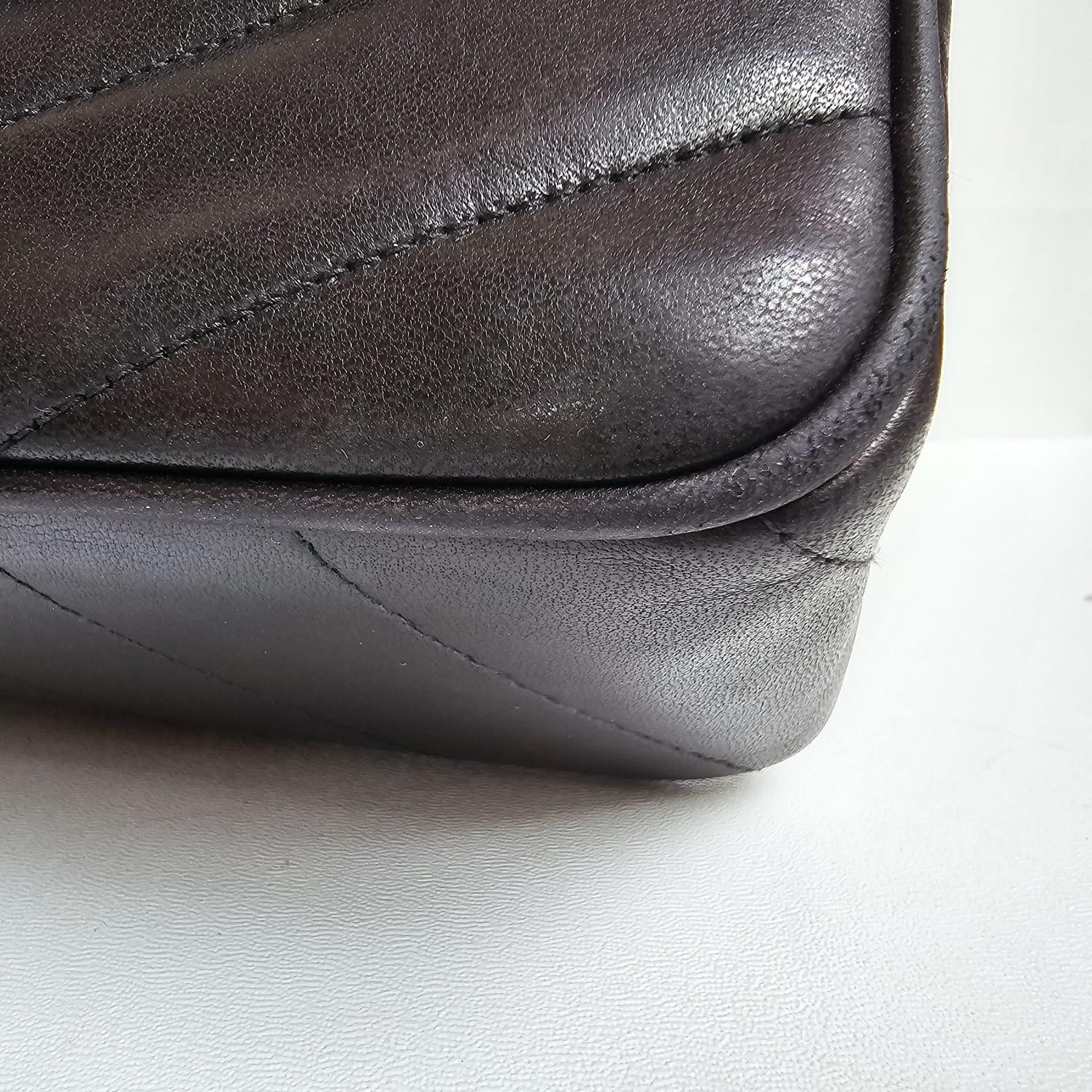 Chanel Vintage Medium Black Lambskin Chevron Flap Bag en vente 12