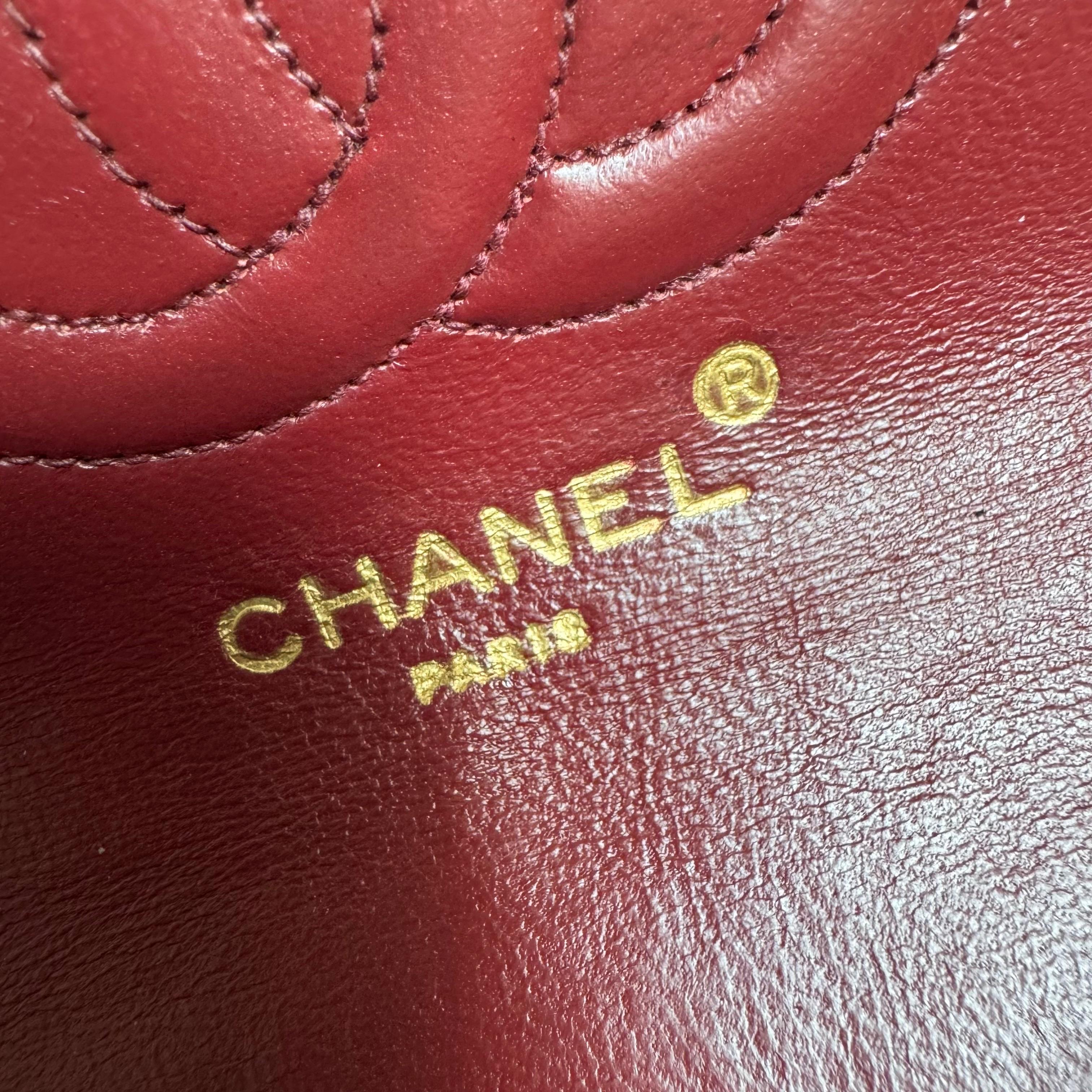 Chanel Vintage Medium Black Quilted Lambskin Paris Limited Single Flap Gold Hard en vente 5