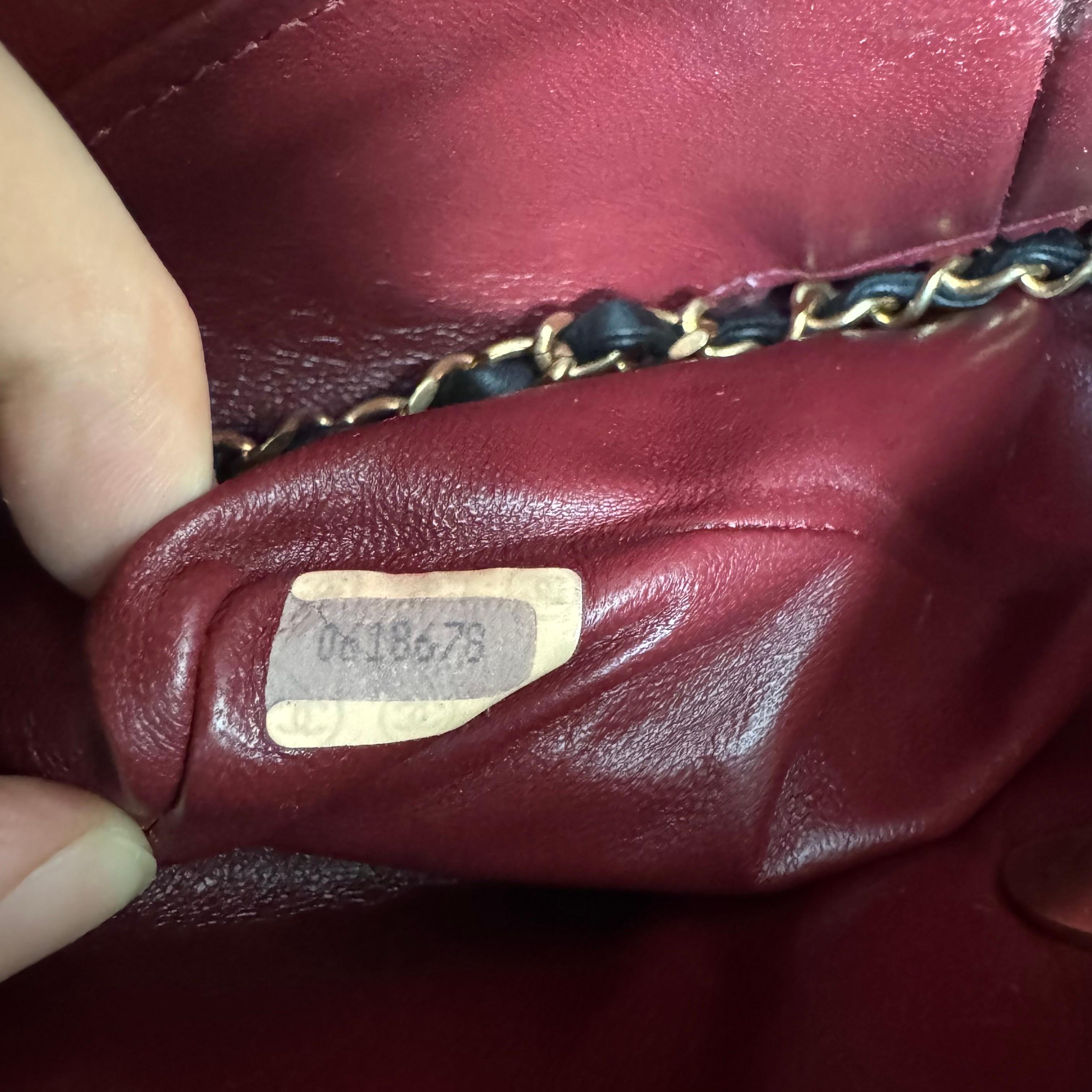Chanel Vintage Medium Black Quilted Lambskin Paris Limited Single Flap Gold Hard en vente 8
